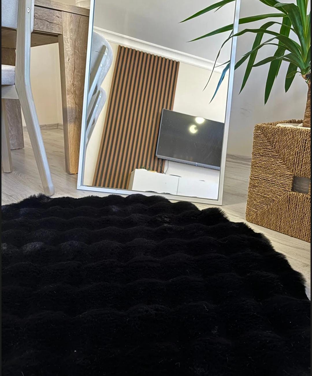 Bubble Yuvarlak Siyah Tavşan Tüyü Tekstil Taban Peluş Halı