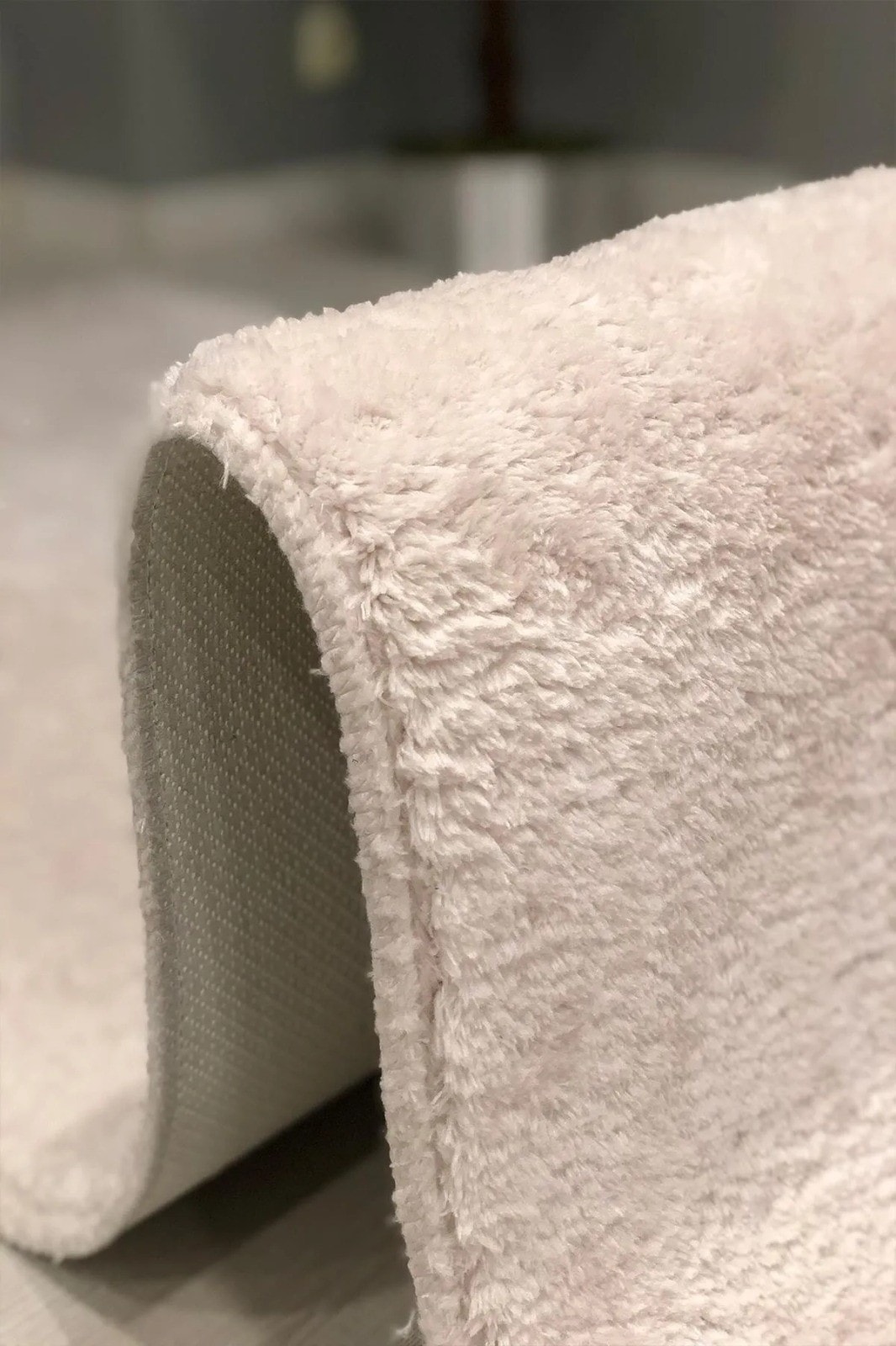 Post Peluş Kesme Halı Yolluk Kaymaz Taban Yıkanabilir Pofuduk Krem