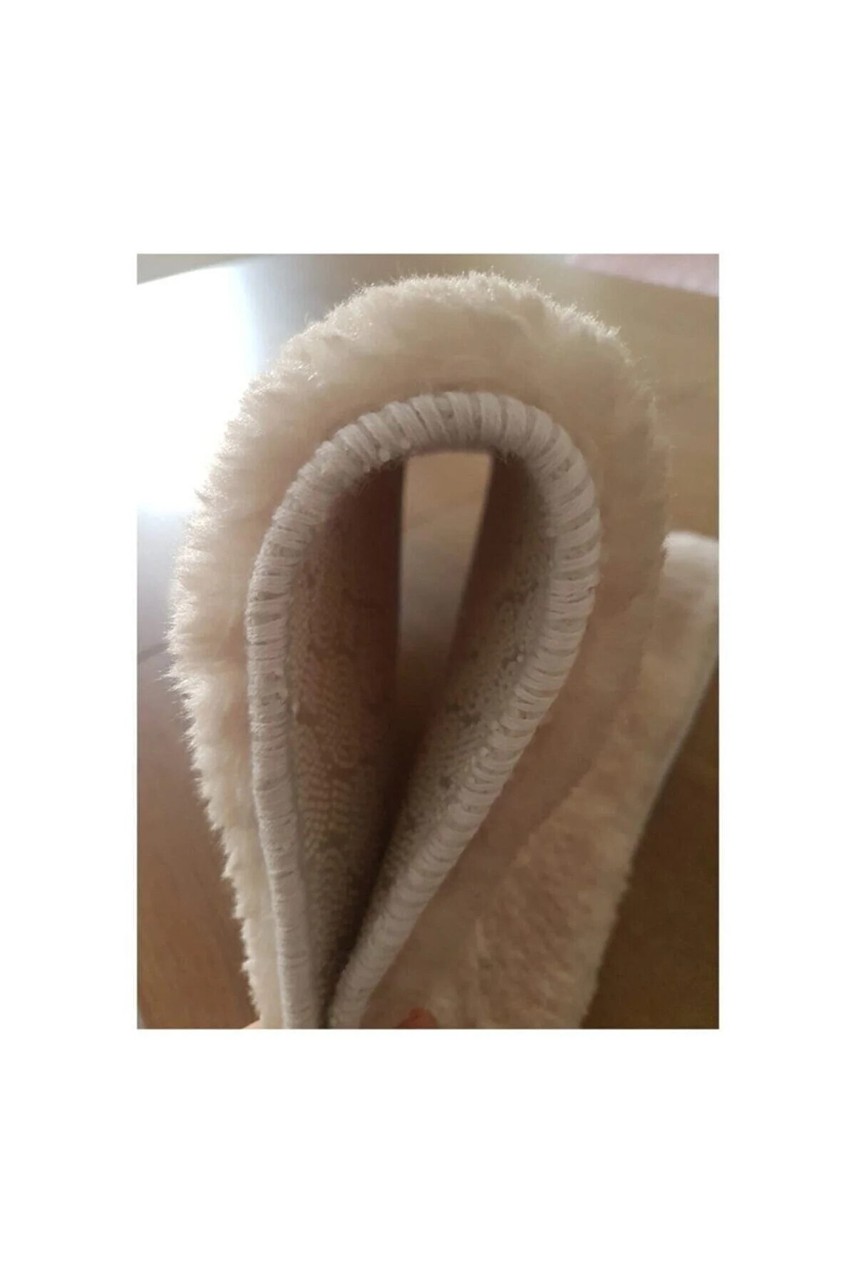 Yuvarlak Krem Peluş Pofuduk Kaydırmaz Jel Taban