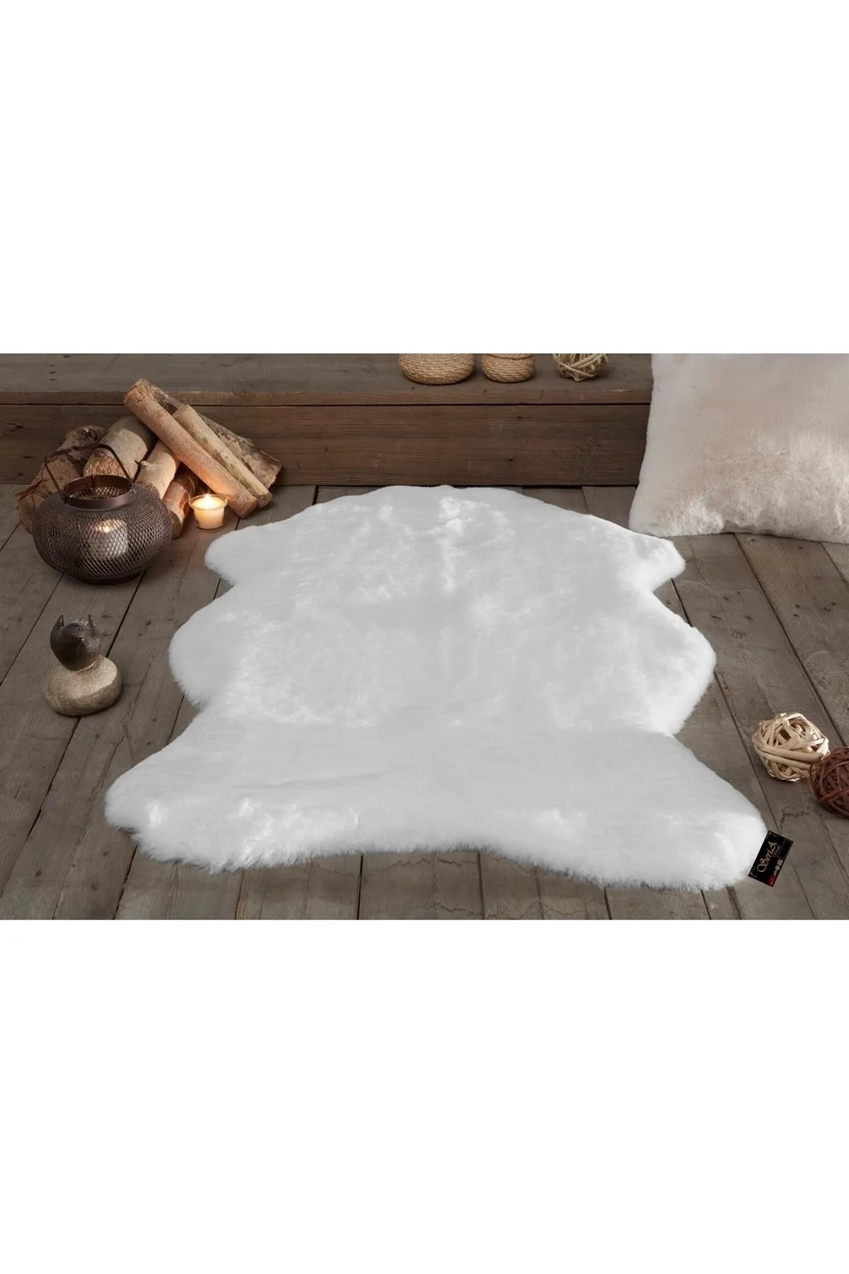 Peluş Post Halı Hayvan Postu Görünümlü Peluş Halı Beyaz