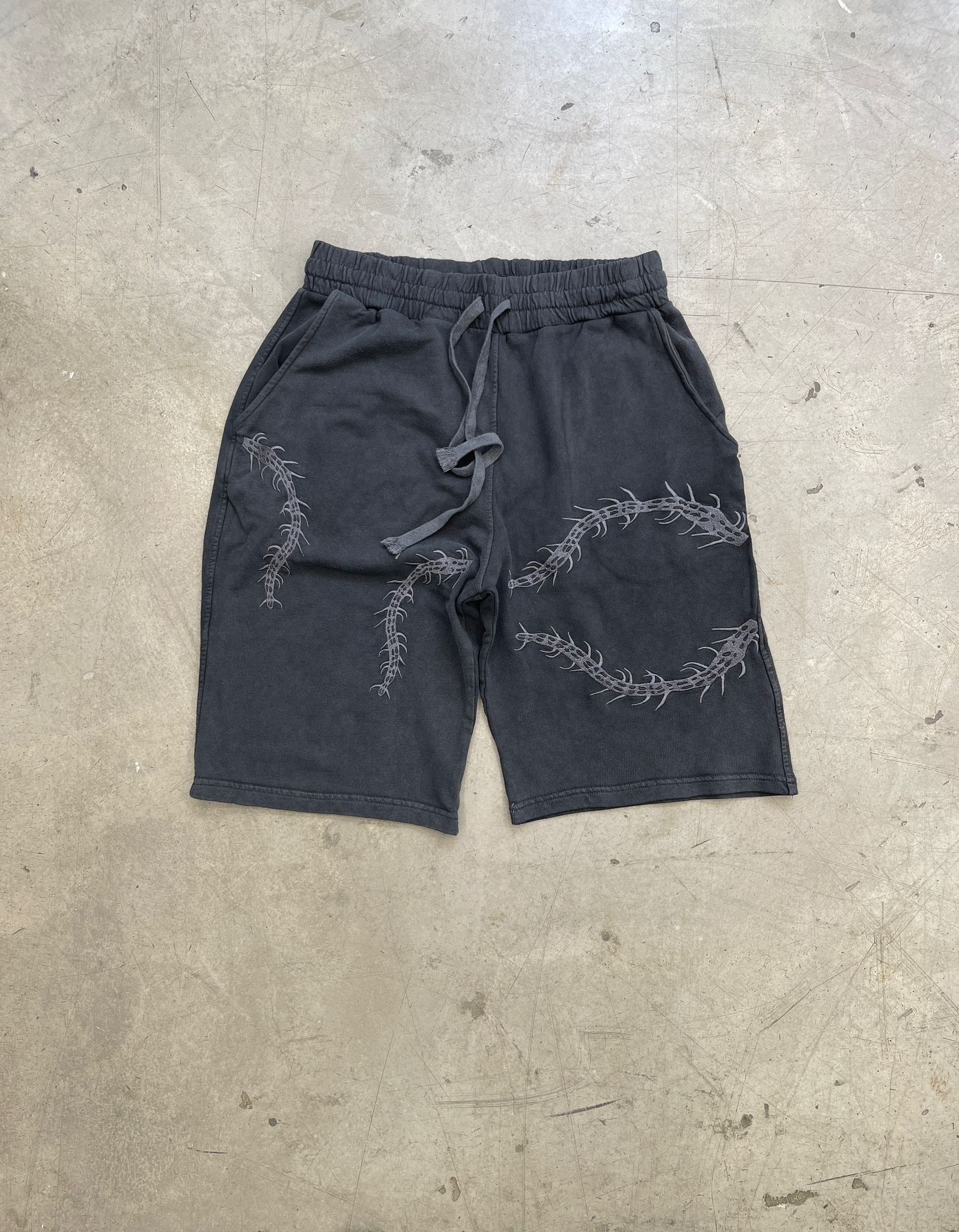 Oversize Premium Nakışlı Acıd Wash Şort - Yıkamalı Antrasit