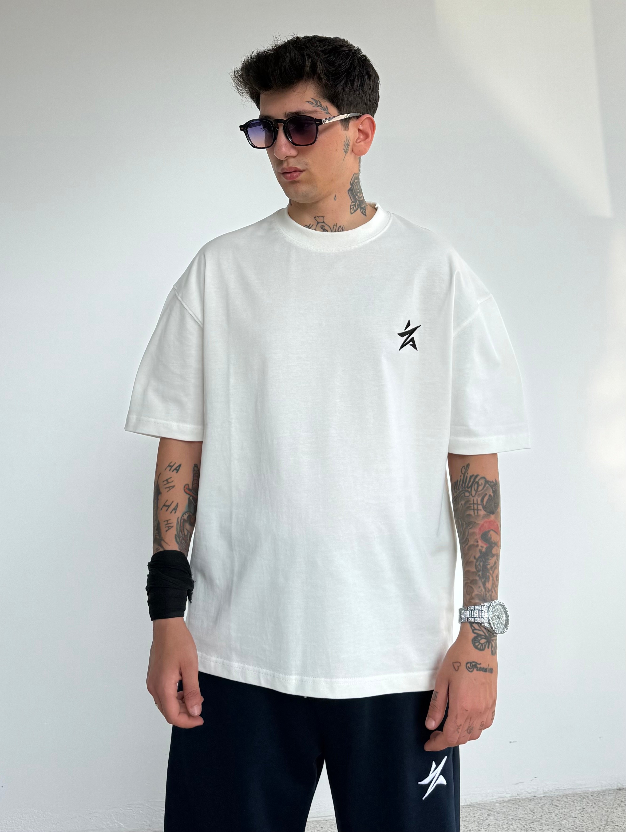 Star Nakışlı Oversize Tişört  - Beyaz