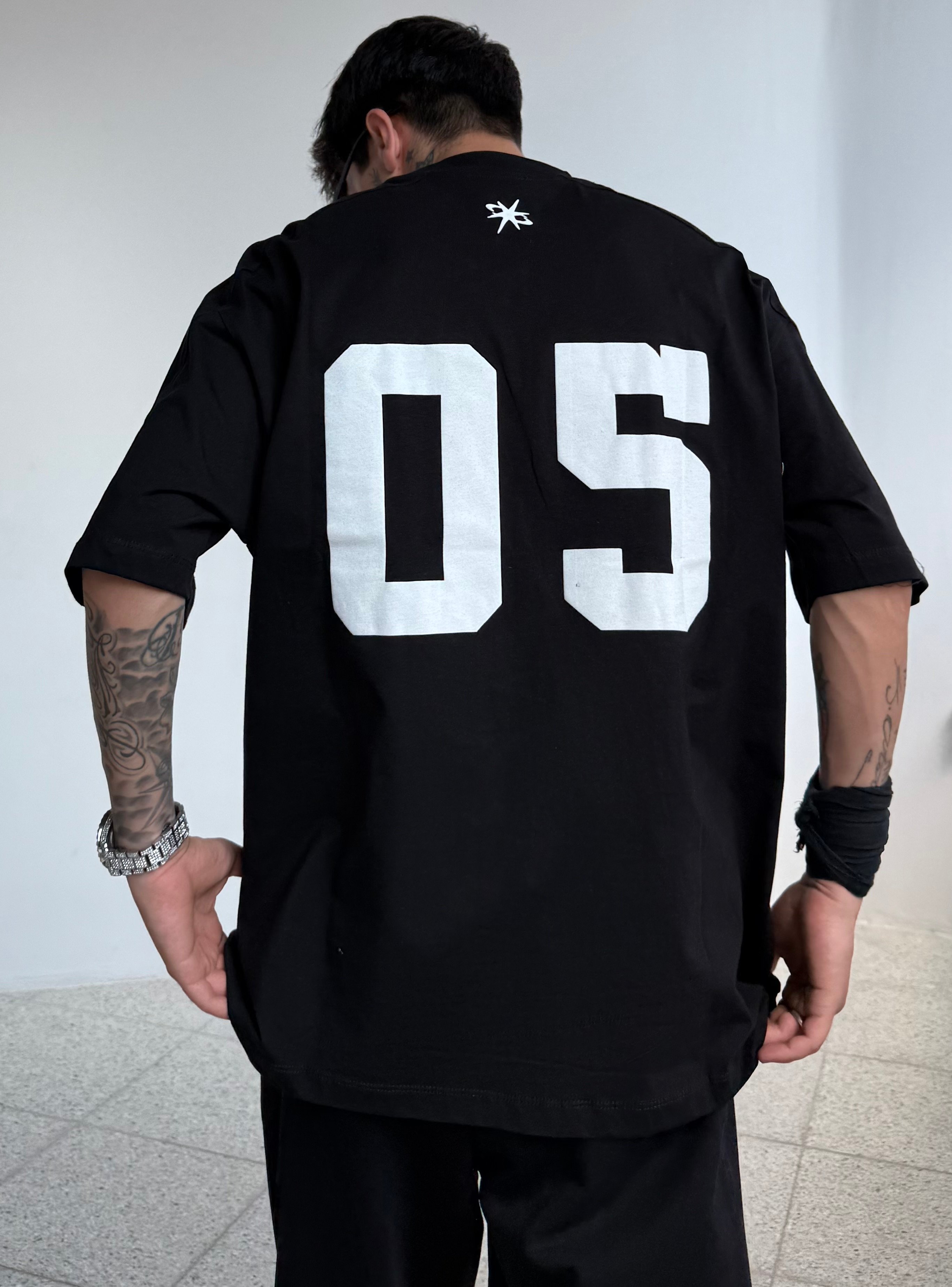 Escape Baskılı Biye Geçişli Oversize Tişört