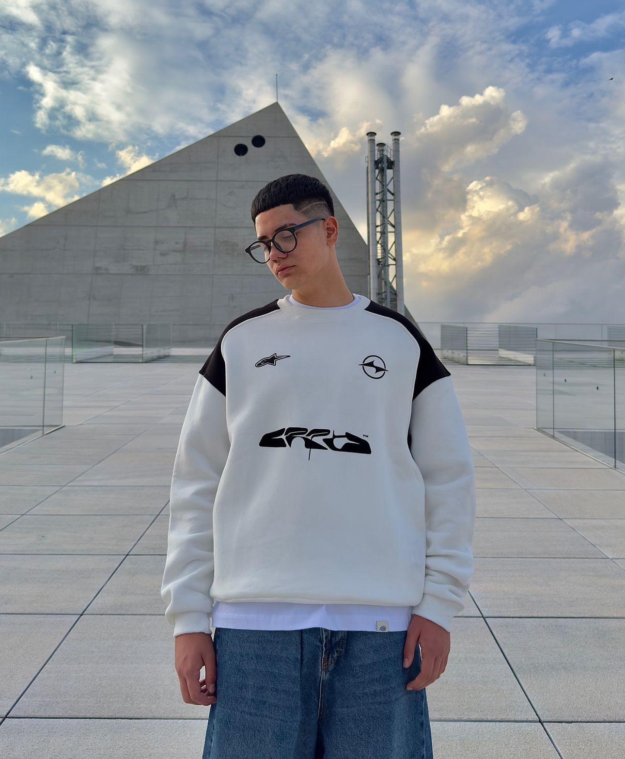 Parça Detay Baskılı Oversize Sweat - Beyaz