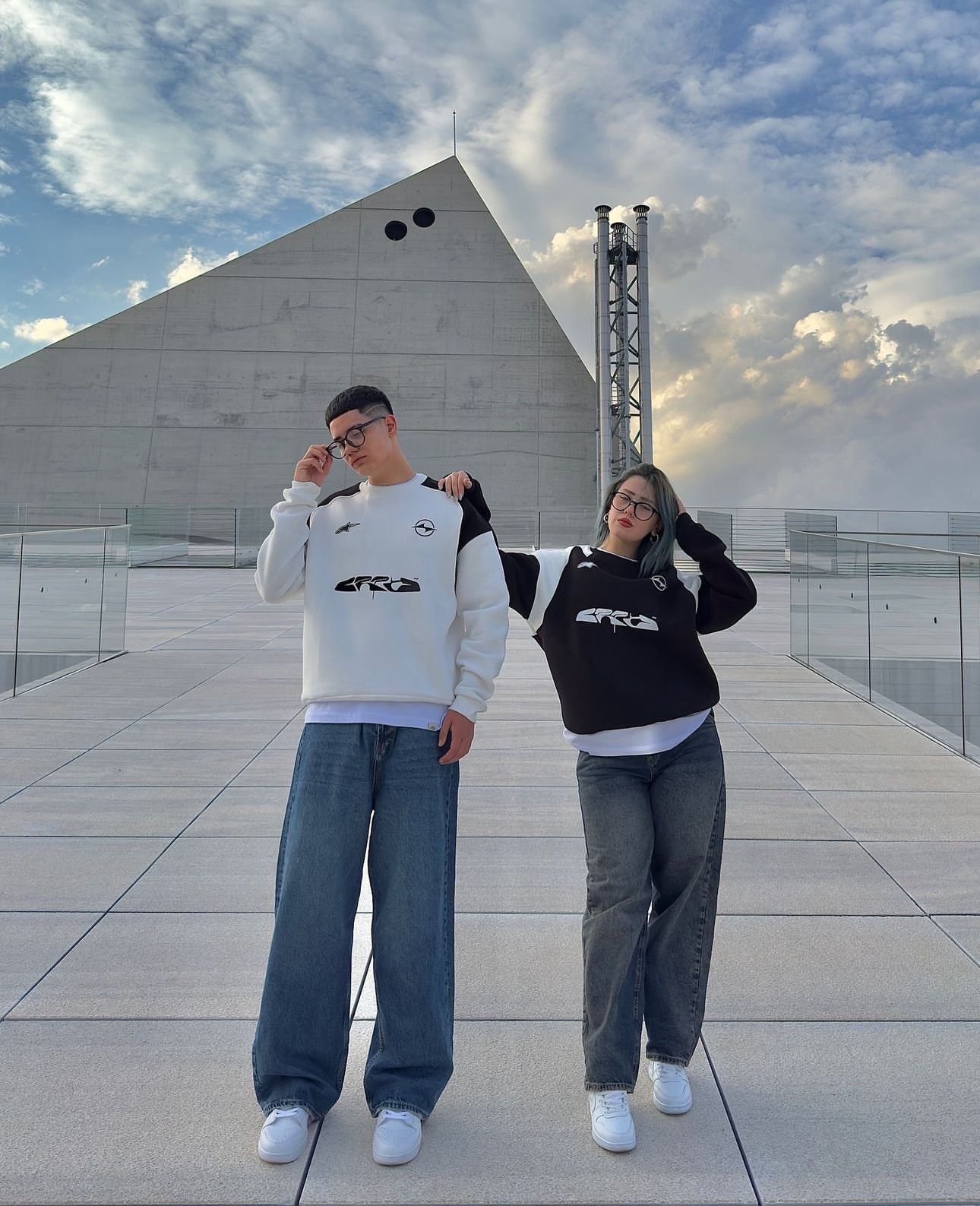 Parça Detay Baskılı Oversize Sweat