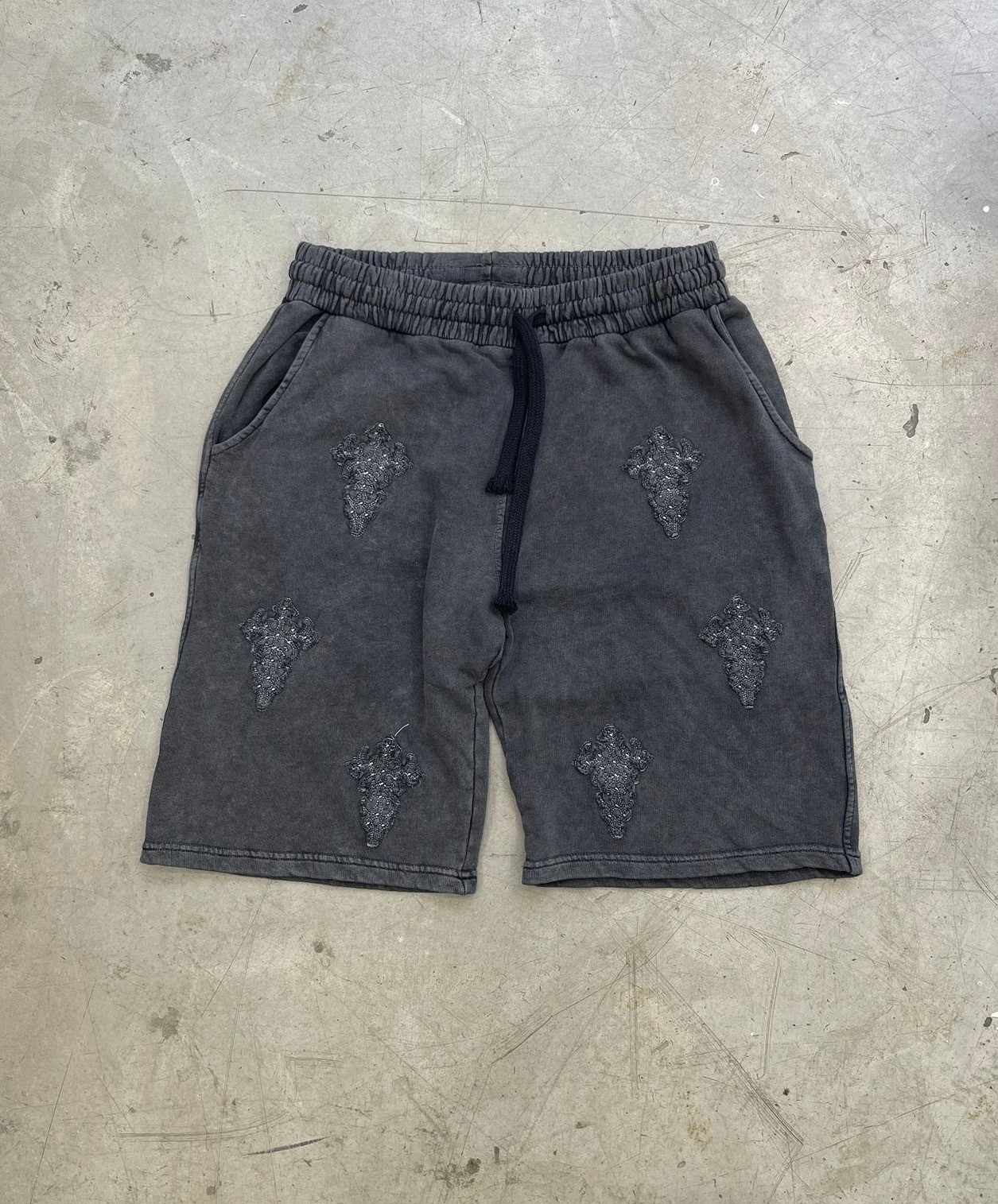 Oversize Premium Nakışlı Acıd Wash Şort - Yıkamalı Antrasit