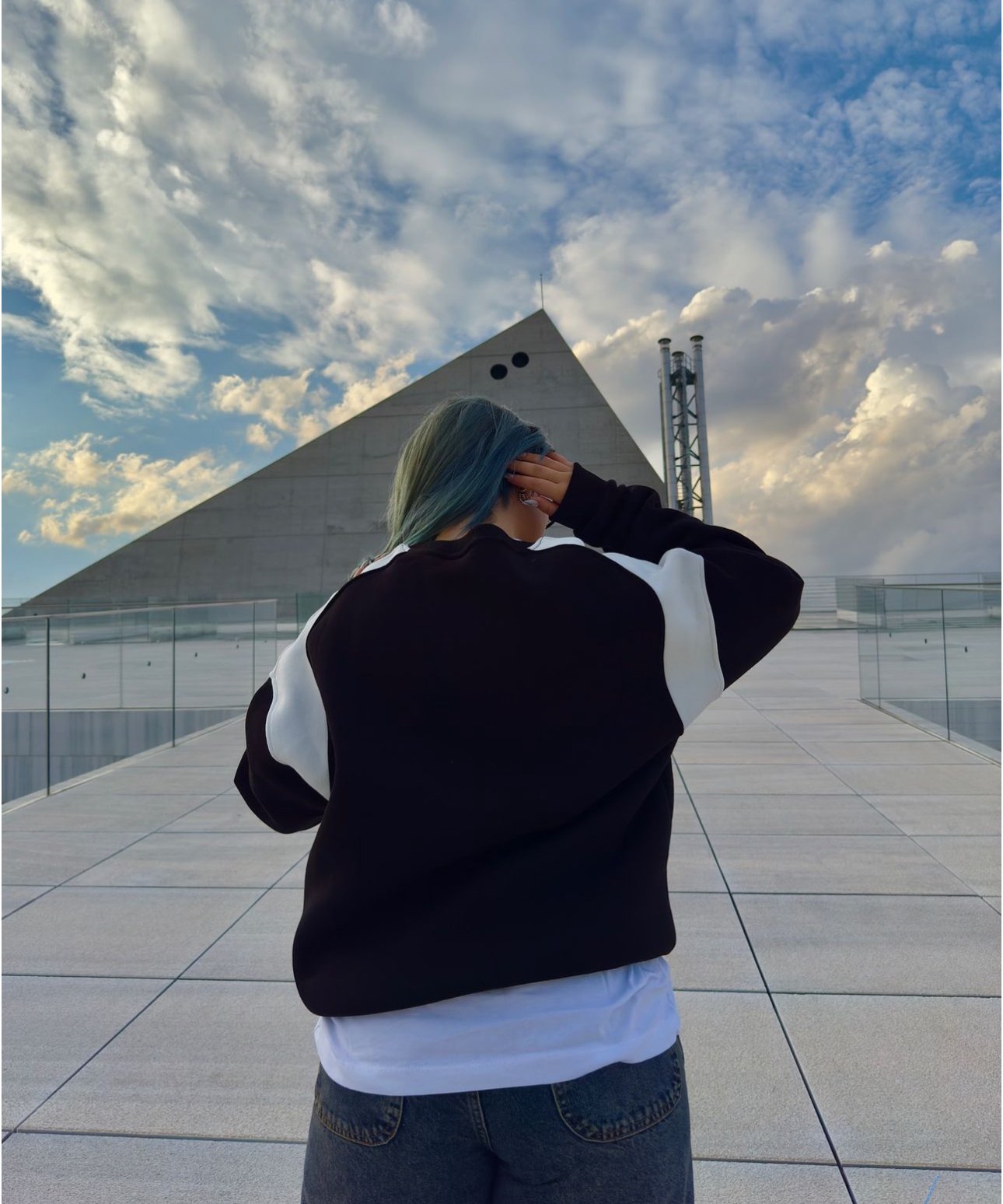 Parça Detay Baskılı Oversize Sweat
