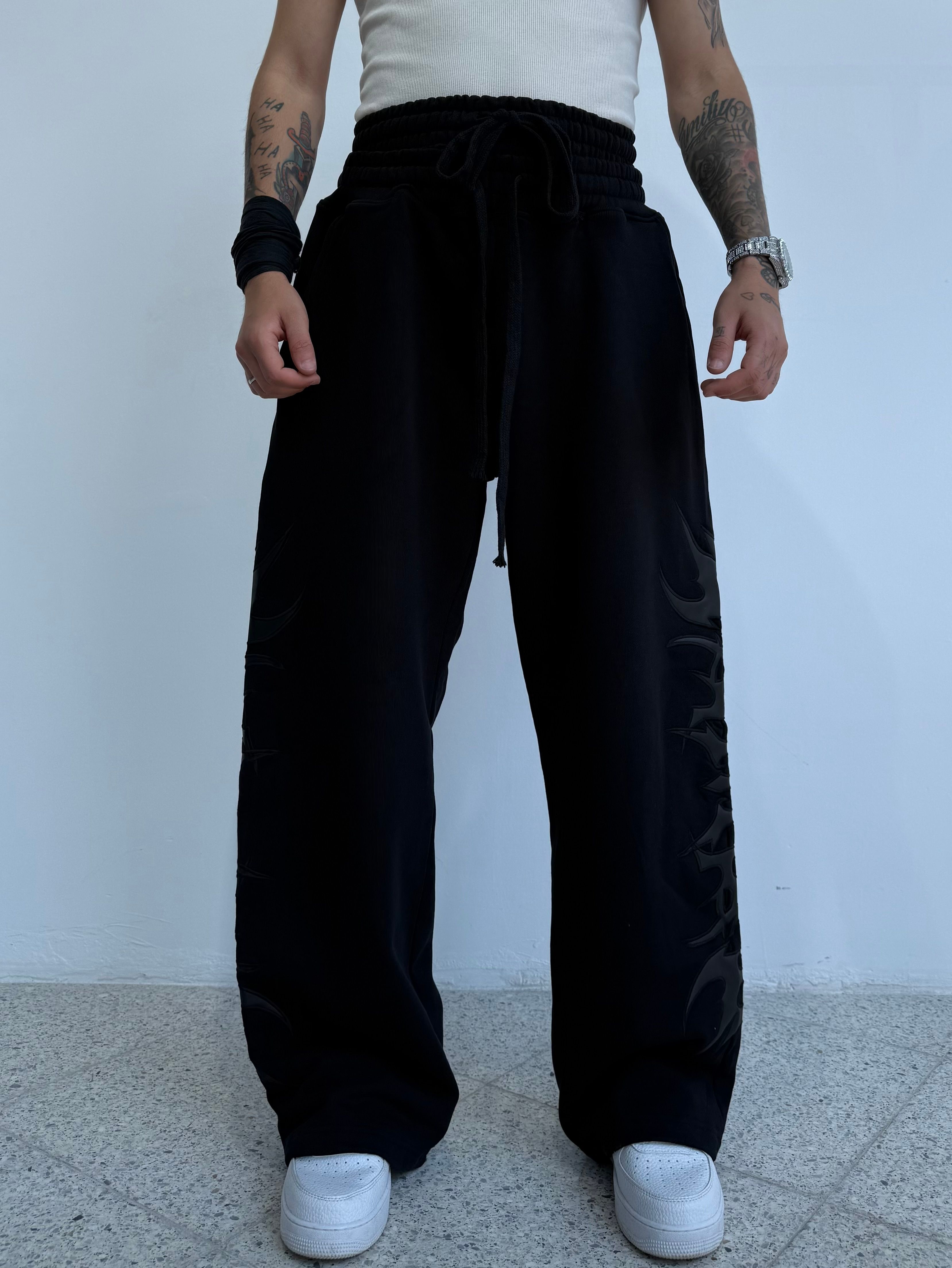 Çift Kemerli Nakışlı Premium Baggy Eşofman - Beyaz Dikiş Siyah