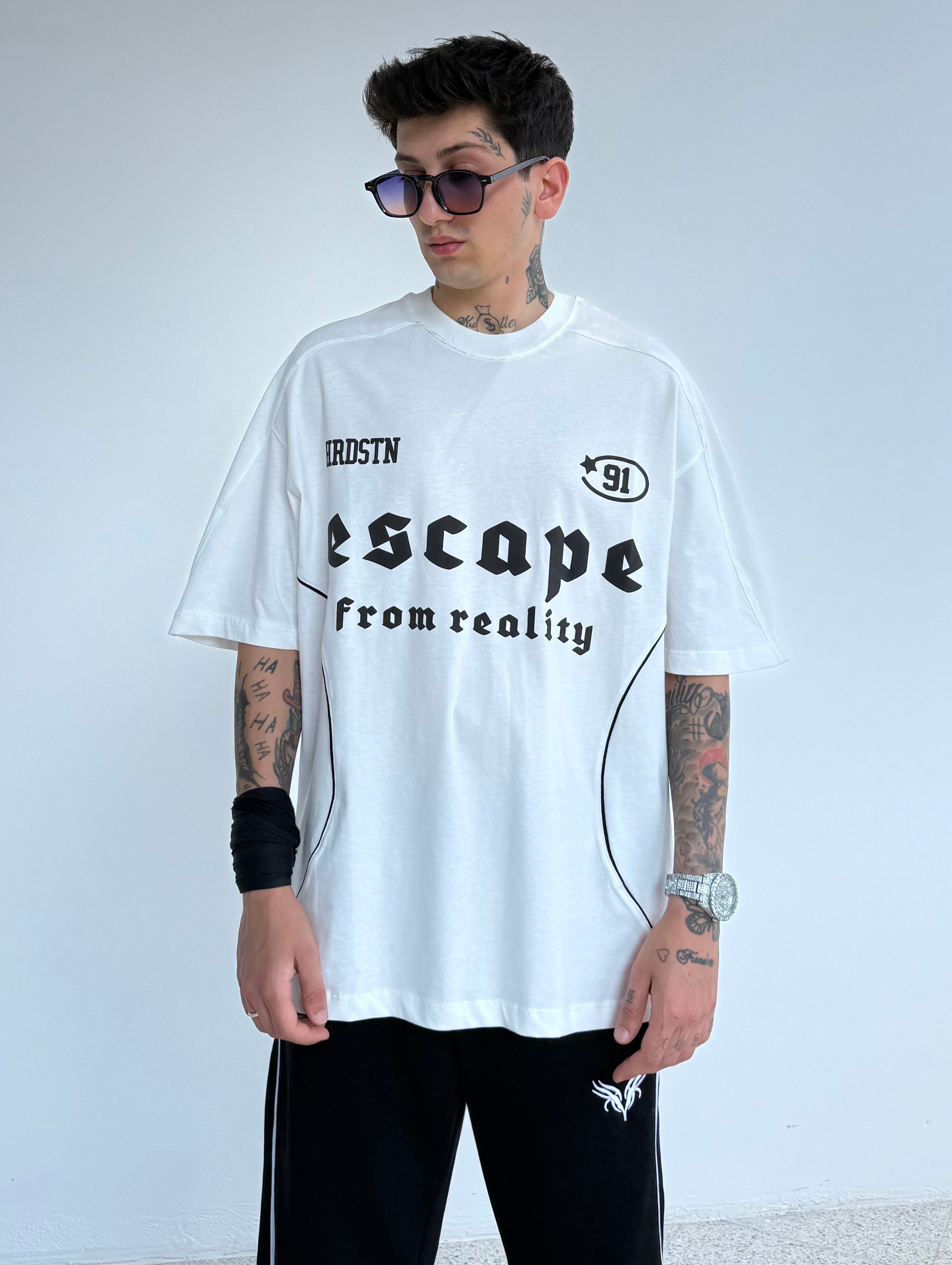 Escape Baskılı Biye Geçişli Oversize Tişört - Beyaz