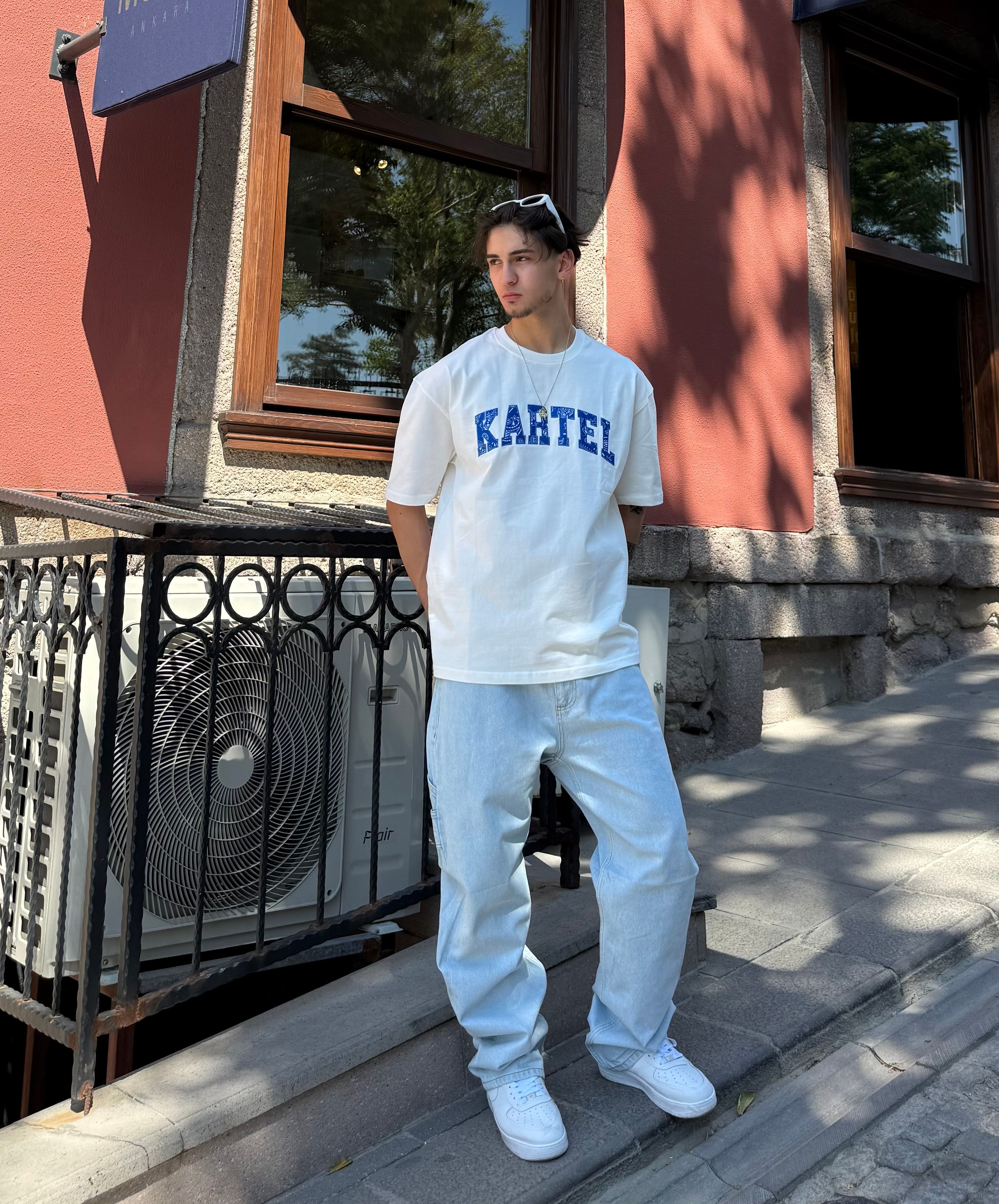 Kartel Nakışlı Oversize Tişört