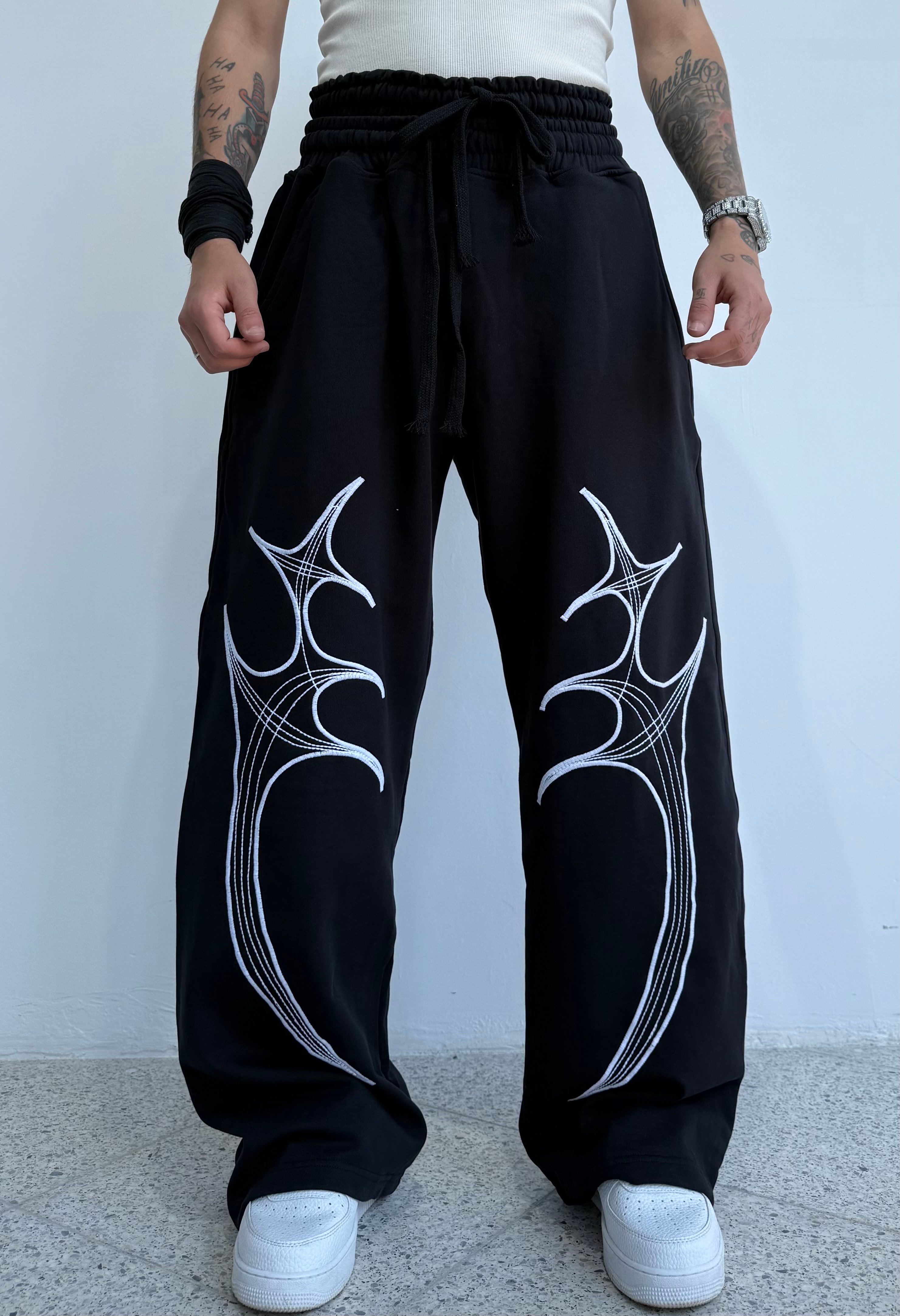 Çift Kemerli Nakışlı Premium Baggy Eşofman - Siyah/Bayaz