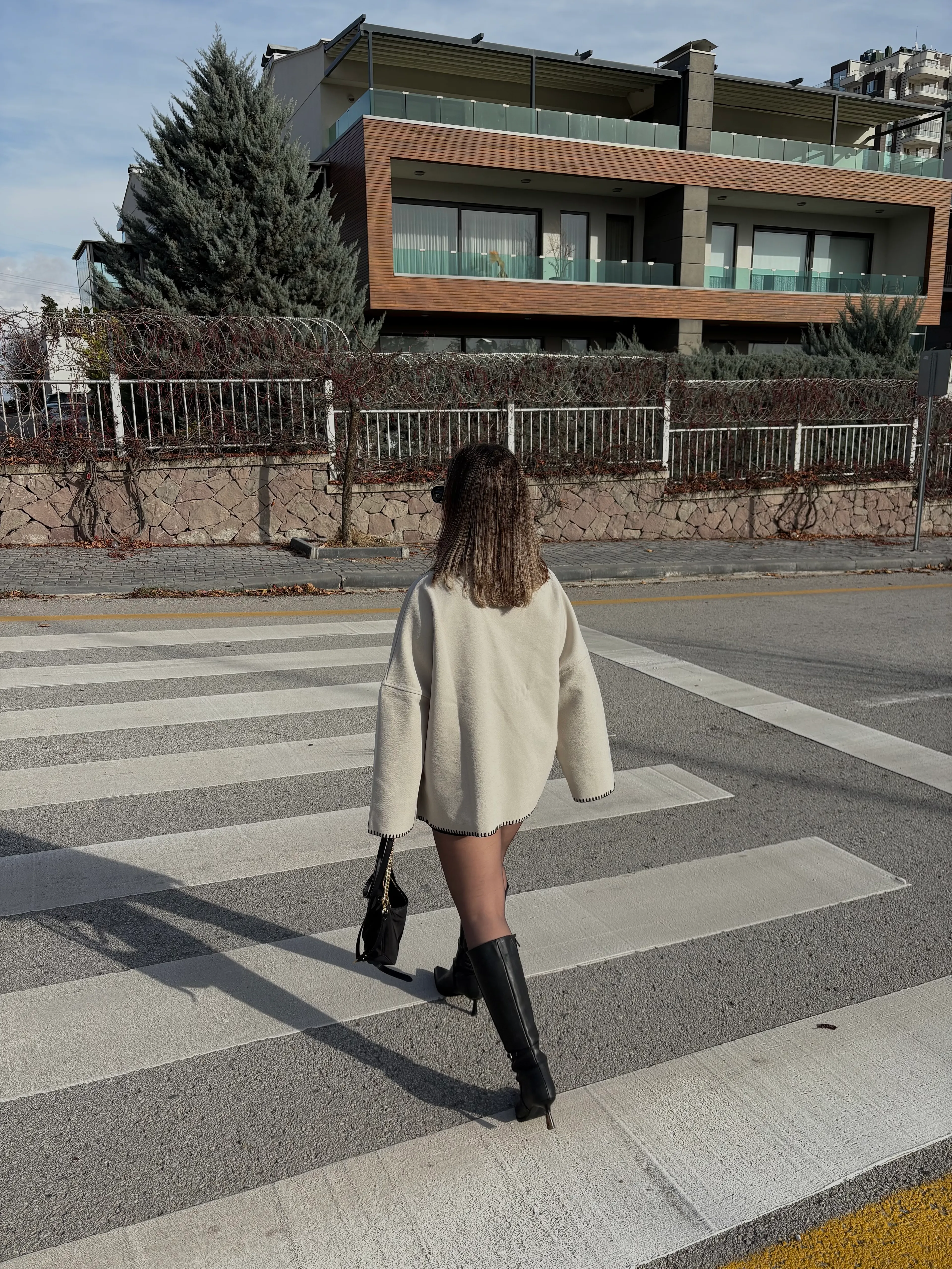 Dik Yaka Kontrast Dikişli Ceket