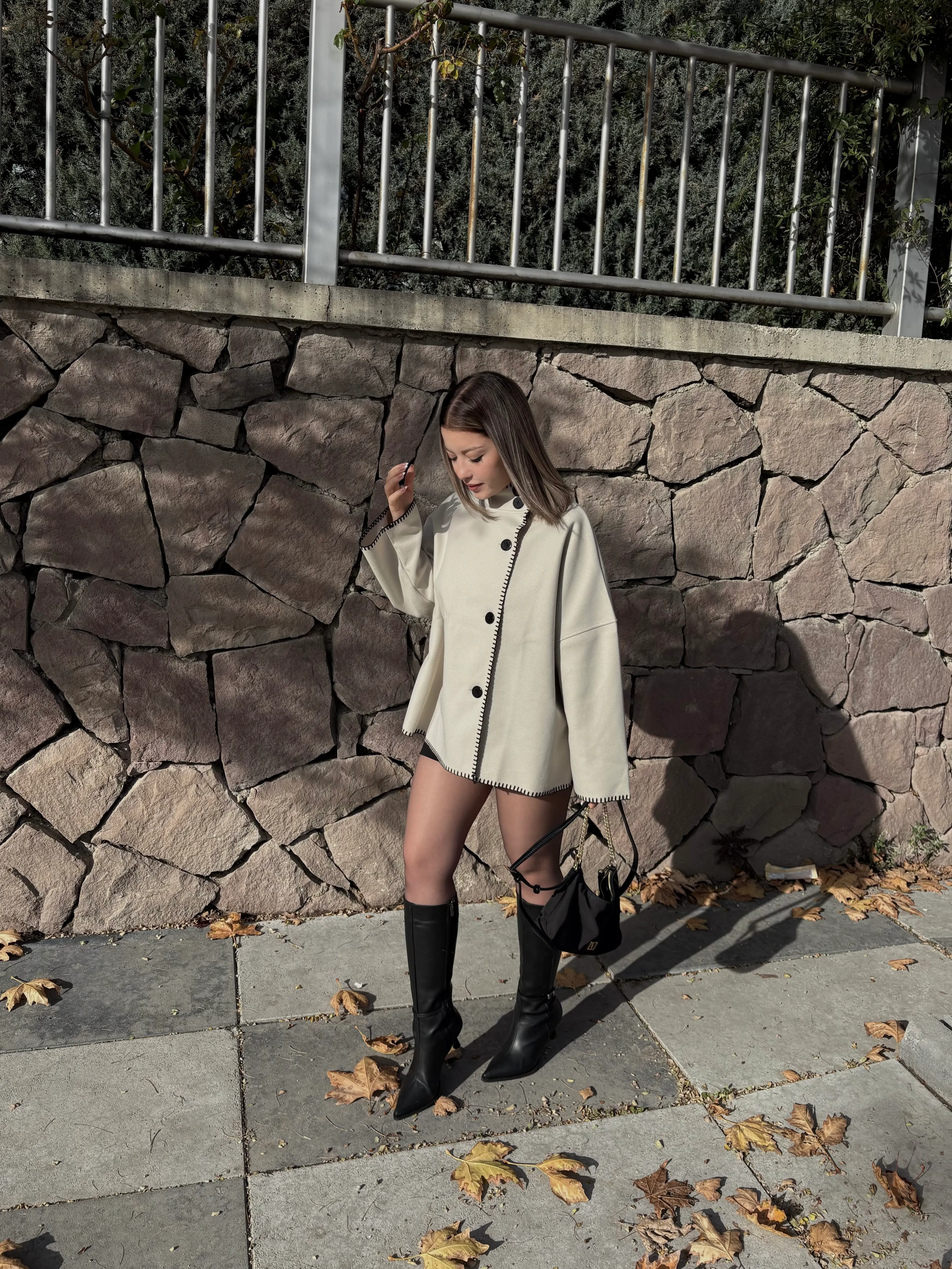 Dik Yaka Kontrast Dikişli Ceket