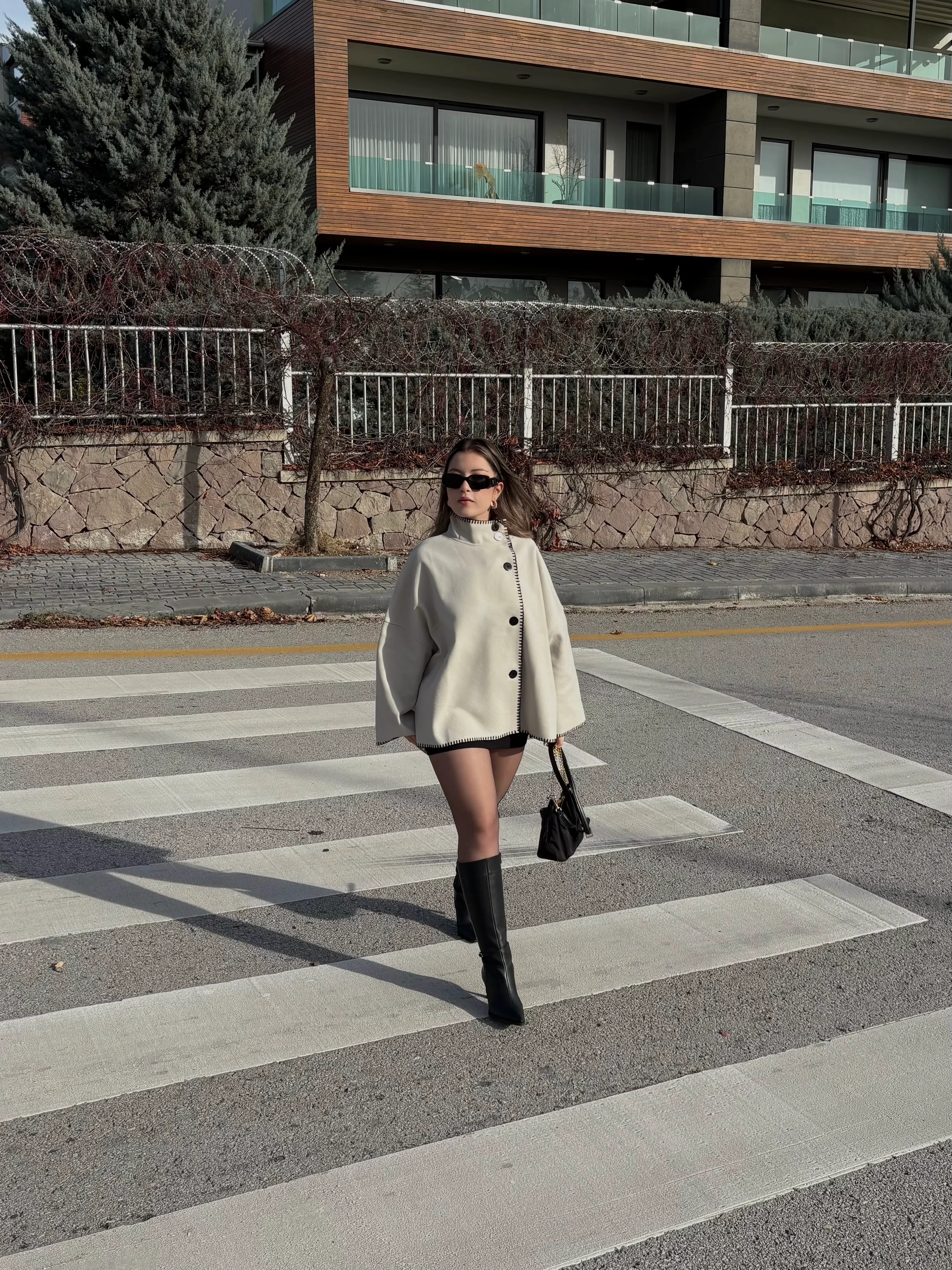 Dik Yaka Kontrast Dikişli Ceket