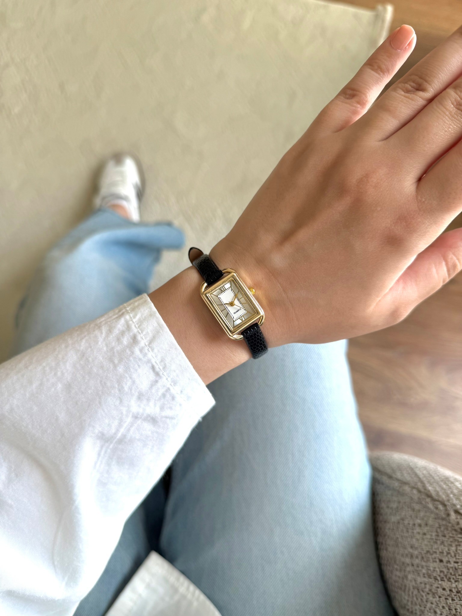 Lida Minimal Desenli Deri Kayış Vintage Model Kadın Kol Saati Siyah (Gold Kasa)