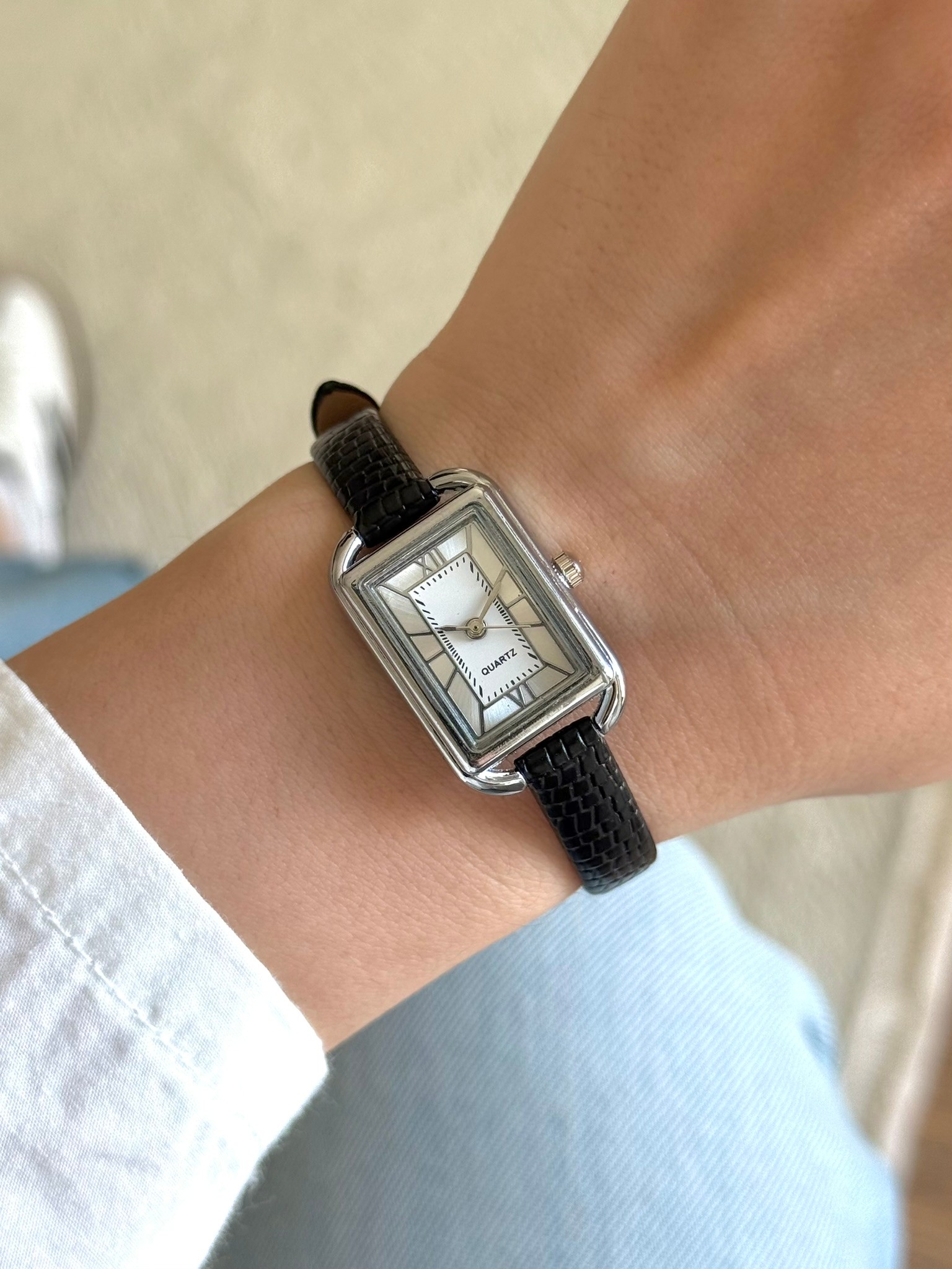 Lida Minimal Desenli Deri Kayış Vintage Model Kadın Kol Saati Siyah (Gümüş Kasa)