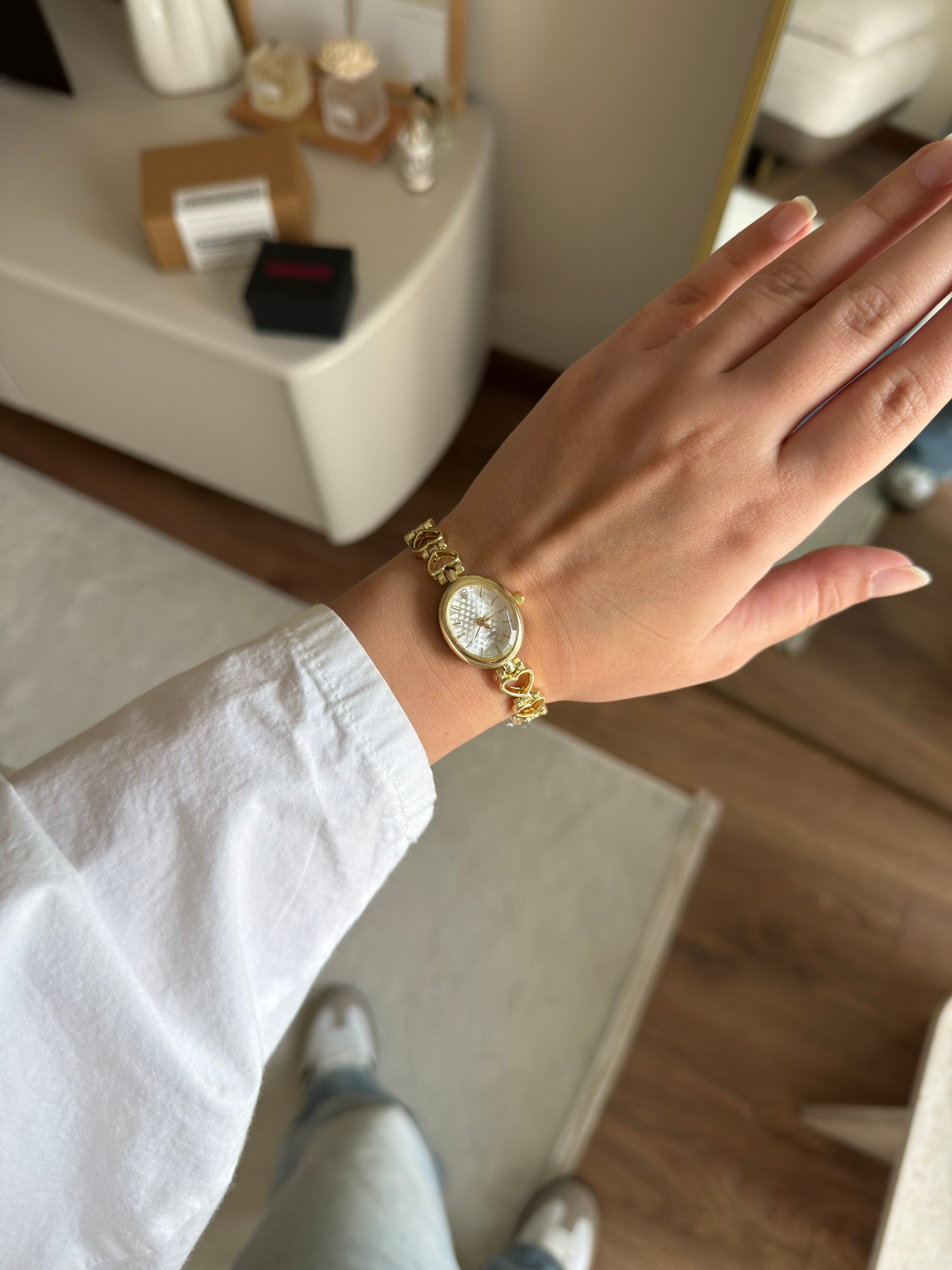 Heartles Kalp Detaylı Minimal Kadın Kol Saati Gold (Beyaz Kadran)