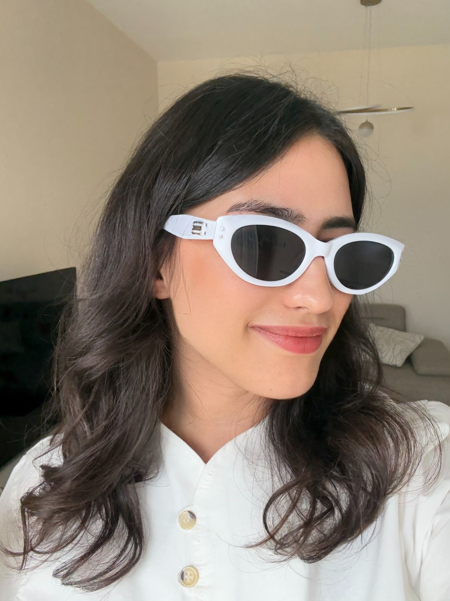 Kairi Orijinal Model Güneş Gözlüğü Beyaz Çerçeve Siyah Cam