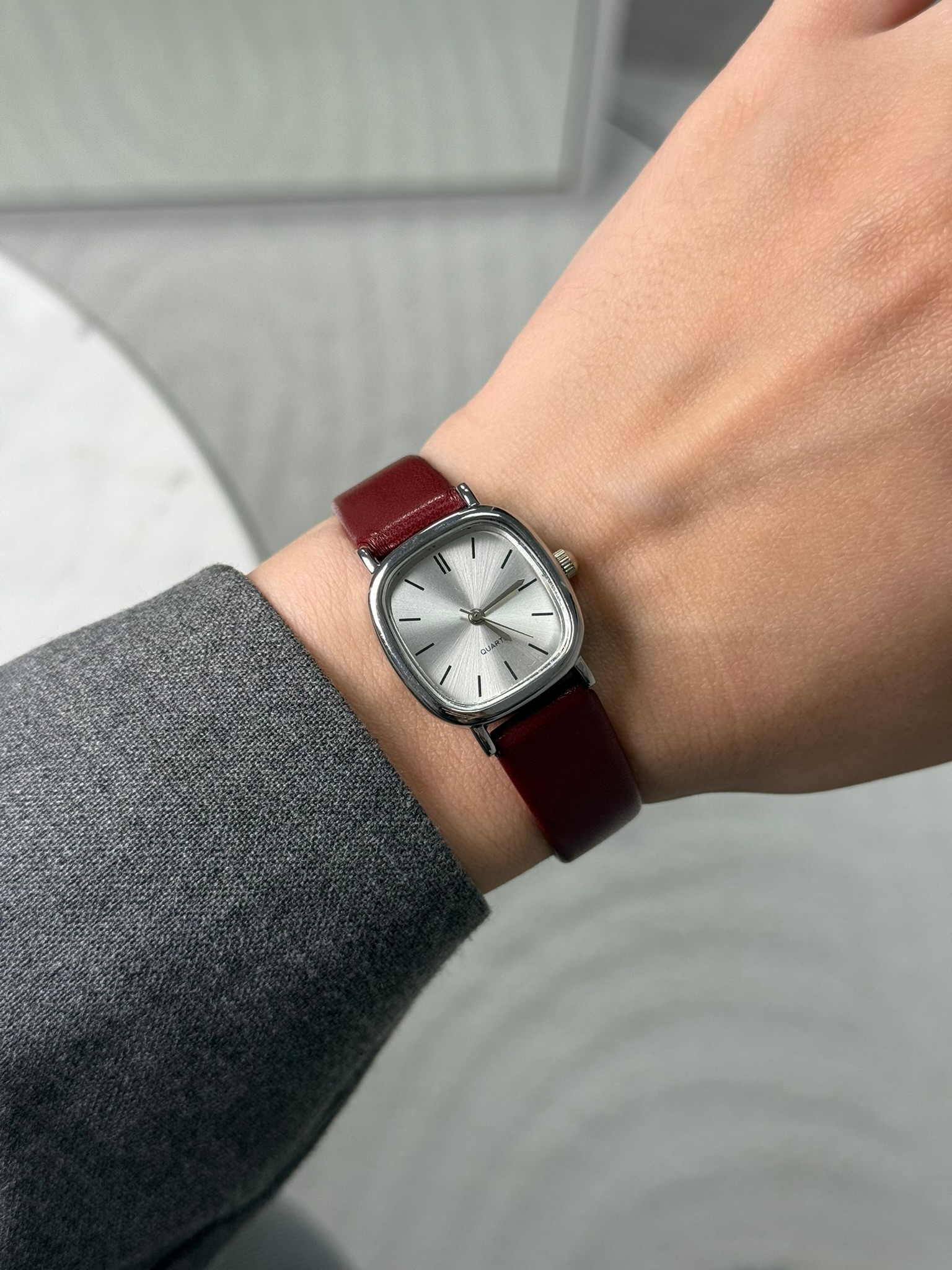 Tiny Minimal Deri Kayış Vintage Kadın Kol Saati Gümüş Kasa Bordo Kordon