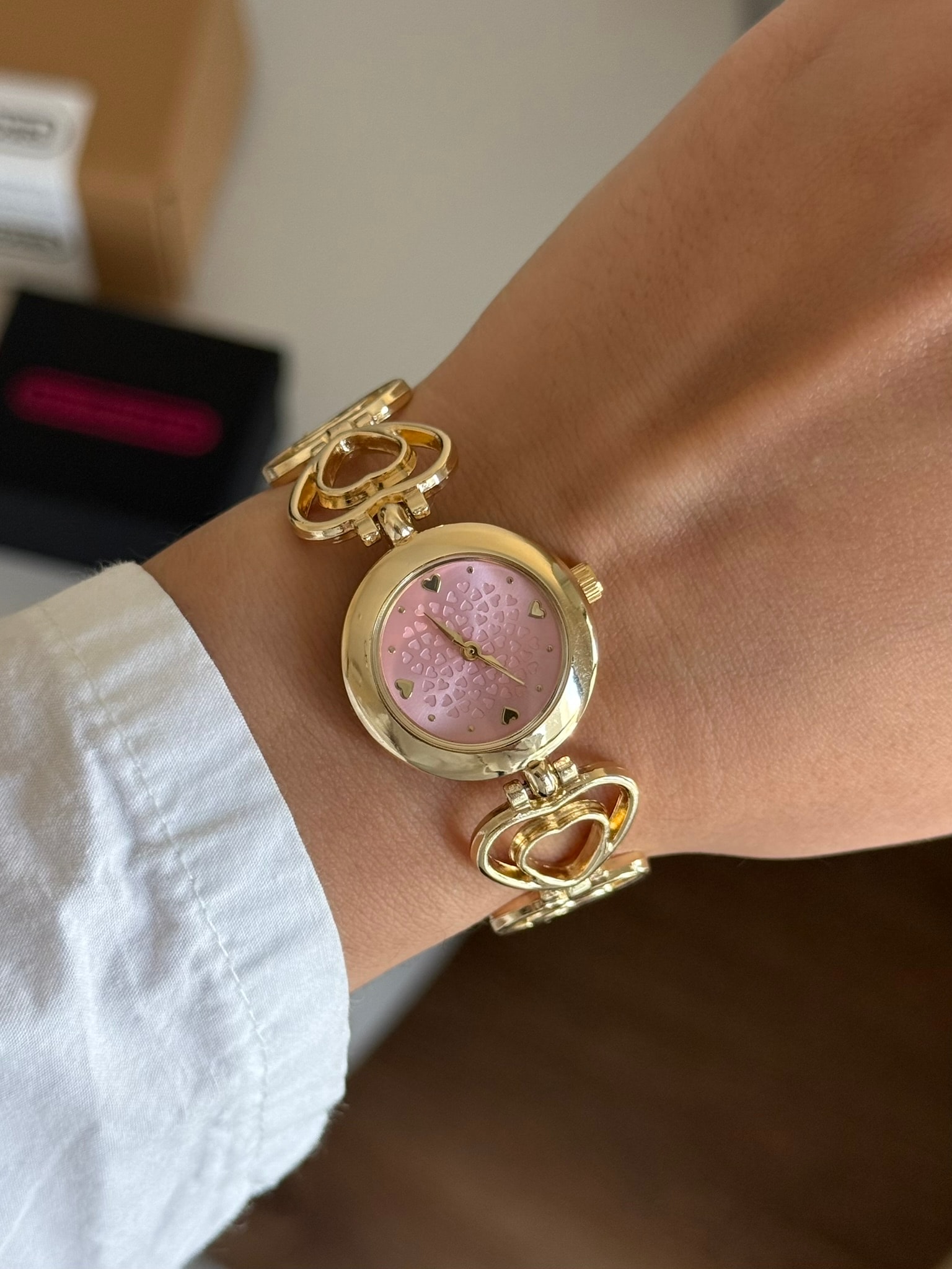 Loveras Kalpli Kordon Kadın Kol Saati Gold (Pembe Kordon)