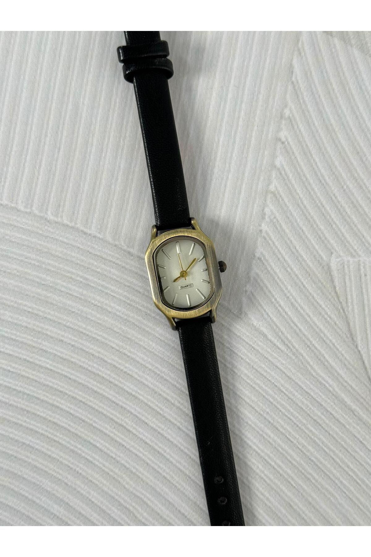 Mia Özel Seri Kadın Oval Kasa Deri Minimal Vintage Yeni Sezon Eskitme Çerçeve Kol Saati Siyah