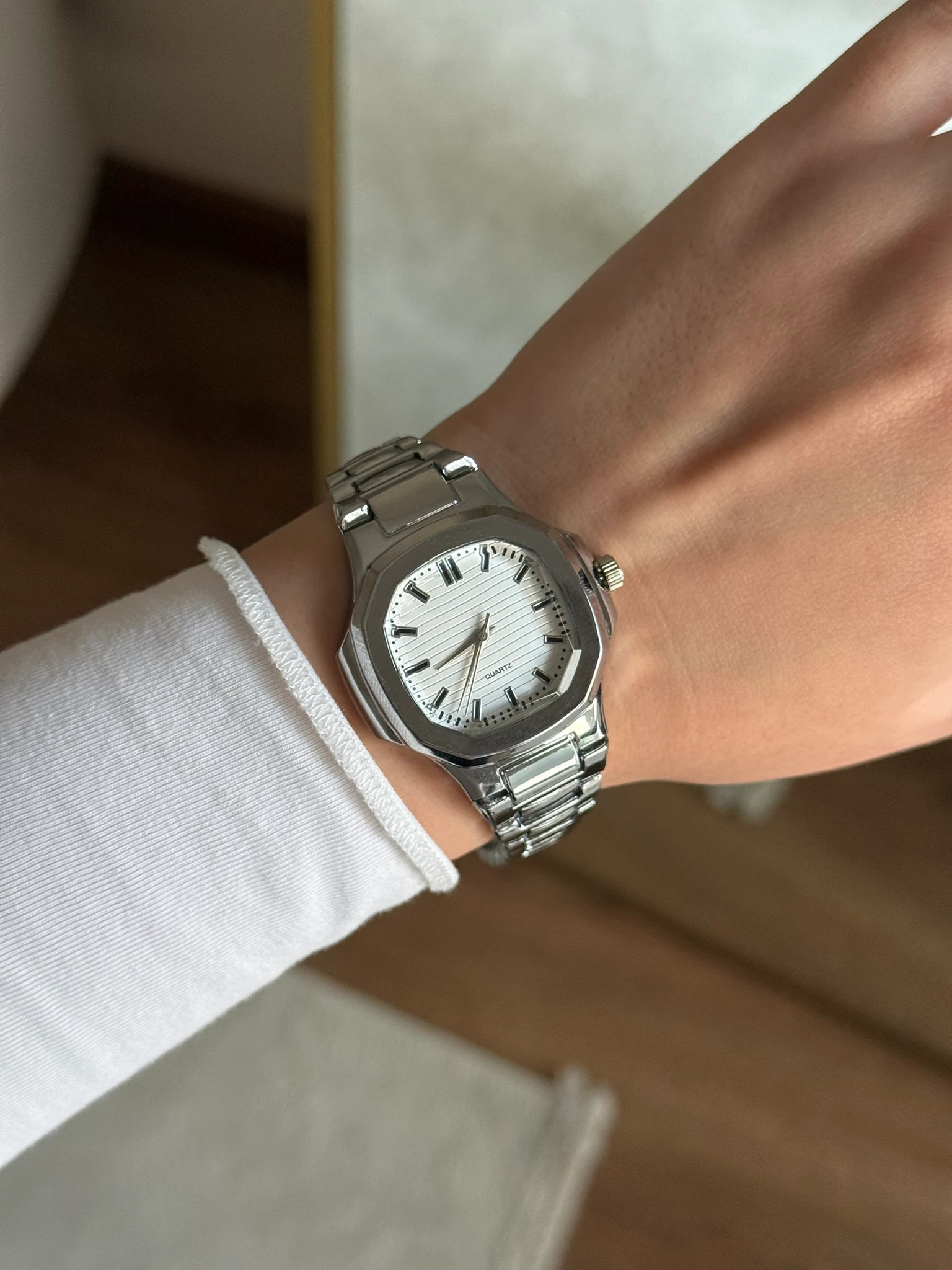 Pantope Muadil Model Kadın Kol Saati - Gümüş-Beyaz Kadran