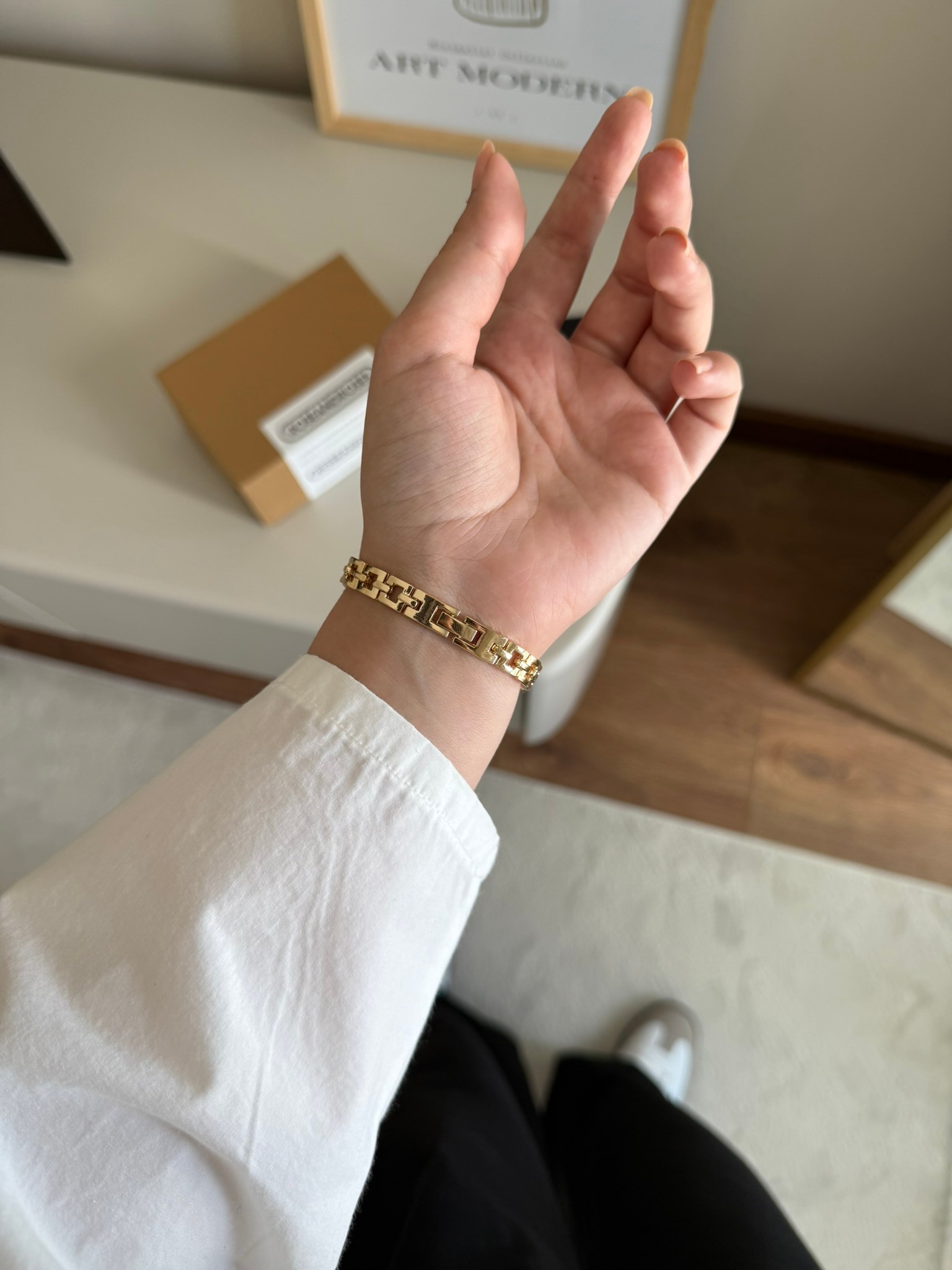 Velveta Yuvarlak Kasa Kadın Kol Saati Gold (Siyah Kadran)