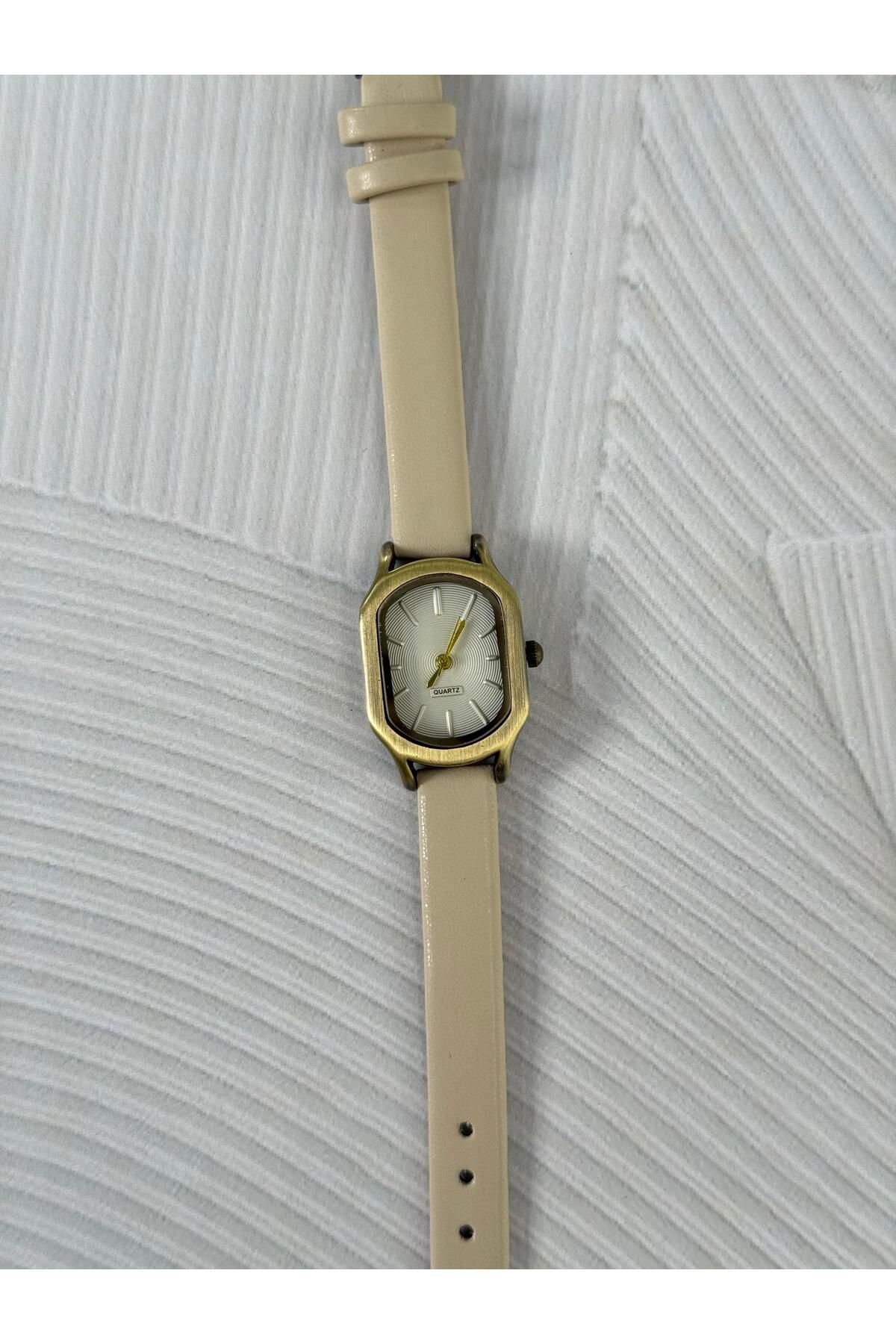 Mia Özel Seri Kadın Oval Kasa Deri Minimal Vintage Yeni Sezon Eskitme Çerçeve Kol Saati Krem