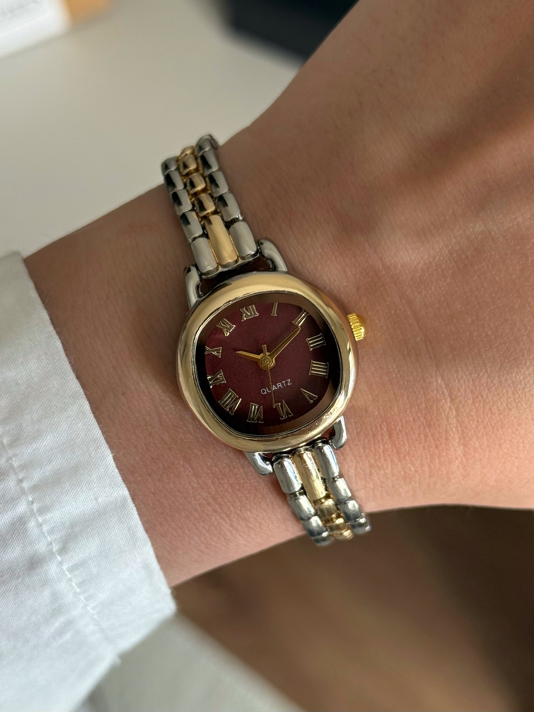 Cecilia Özel Vintage Seri İnce Kordon Kadın Kol Saati Gold-Gümüş (Bordo Kadran)