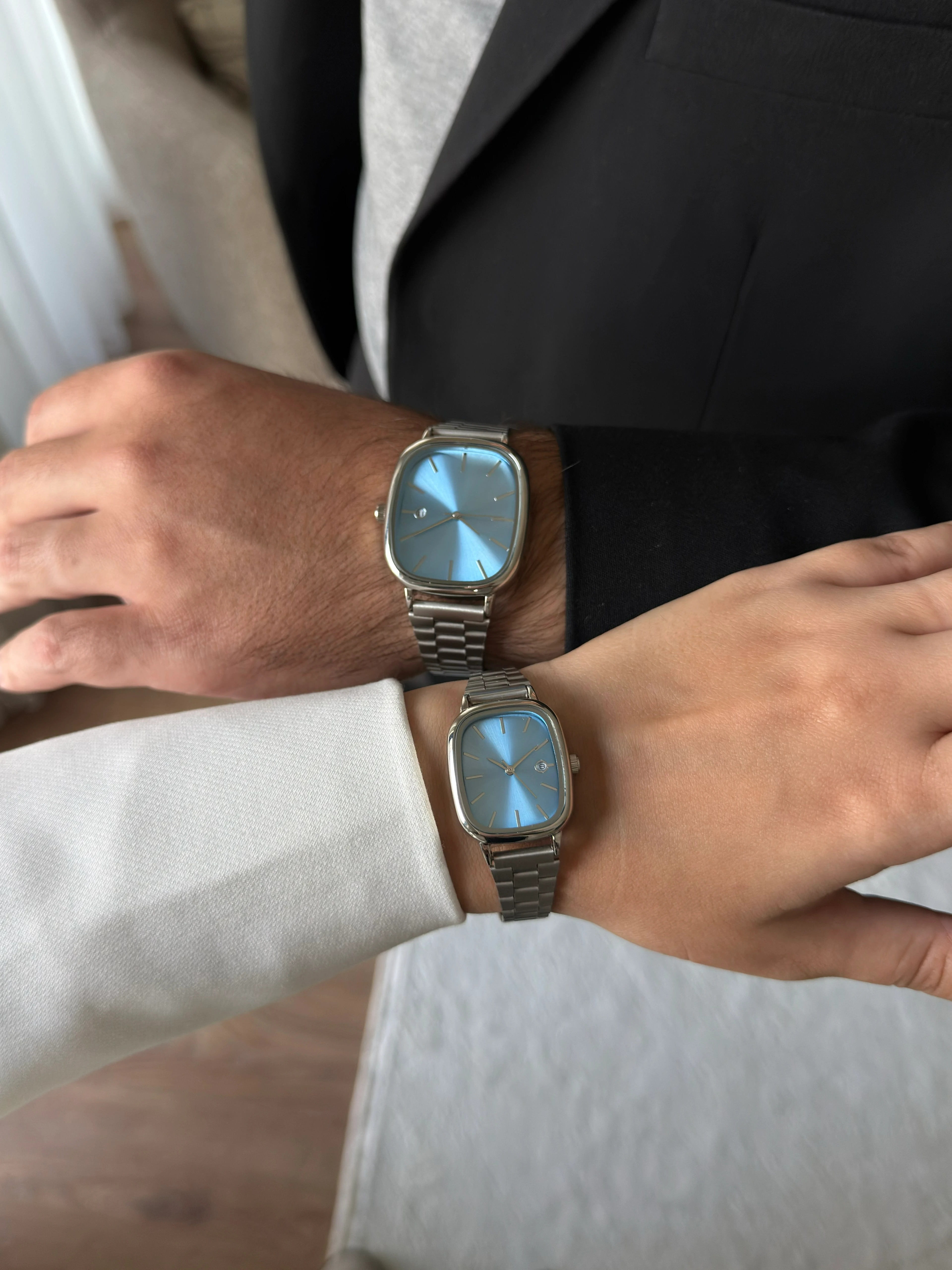 Casian Muadil Trend Model Takvimli Çift Saati Gümüş (Mavi Kadran)