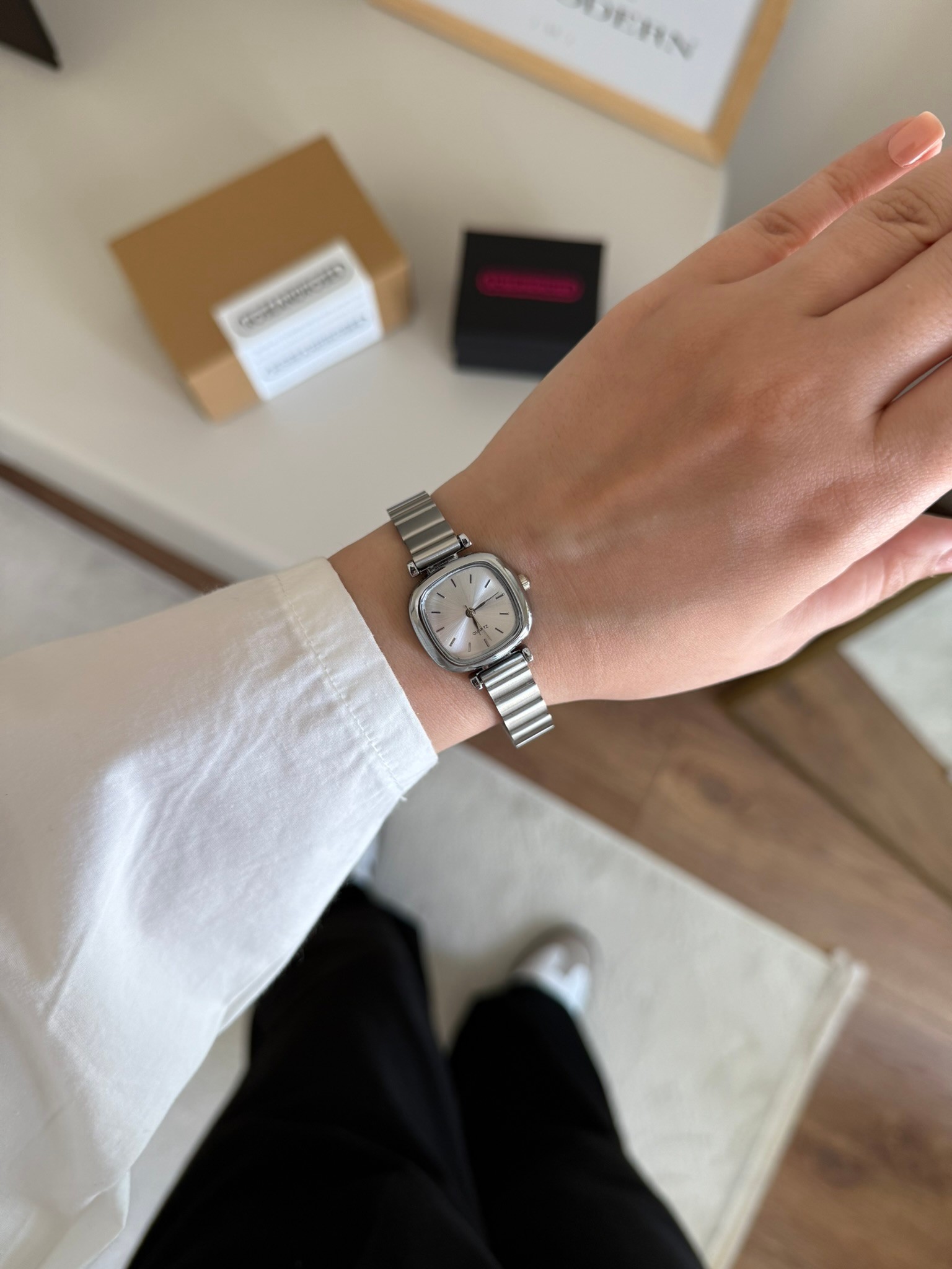 Paul Minimal Blok Kordon Kadın Kol Saati Gümüş (Beyaz Kadran)