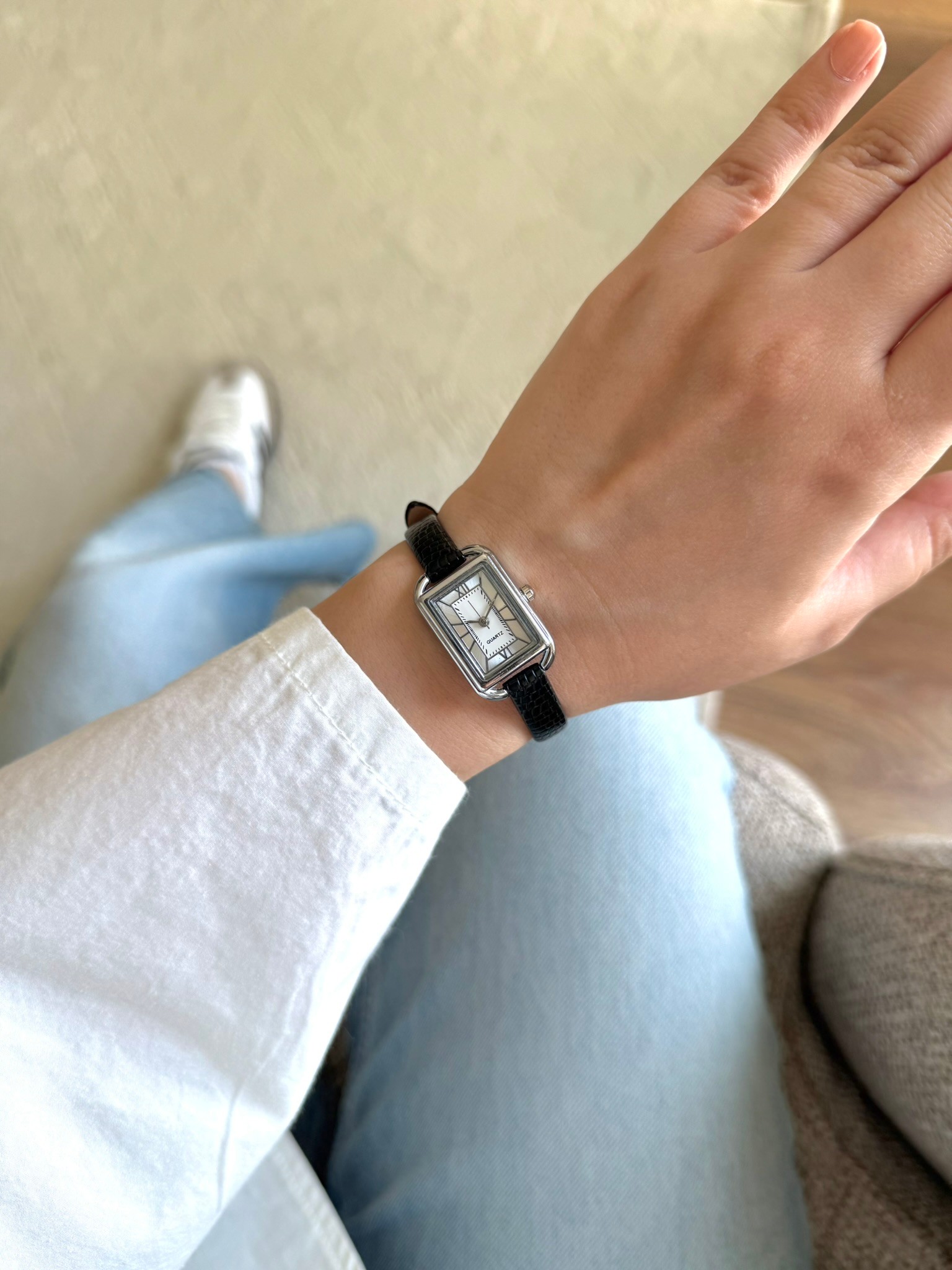 Lida Minimal Desenli Deri Kayış Vintage Model Kadın Kol Saati Siyah (Gümüş Kasa)