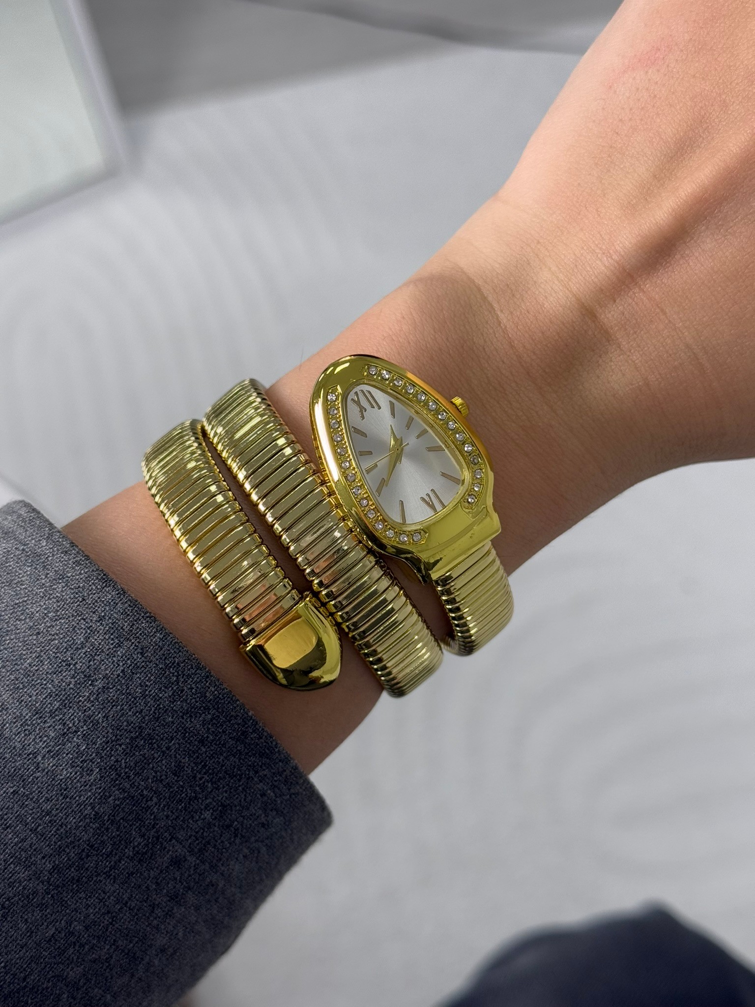 Snake Sarmal Model Kadın Kol Saati Gold Renk (Beyaz Kadran)