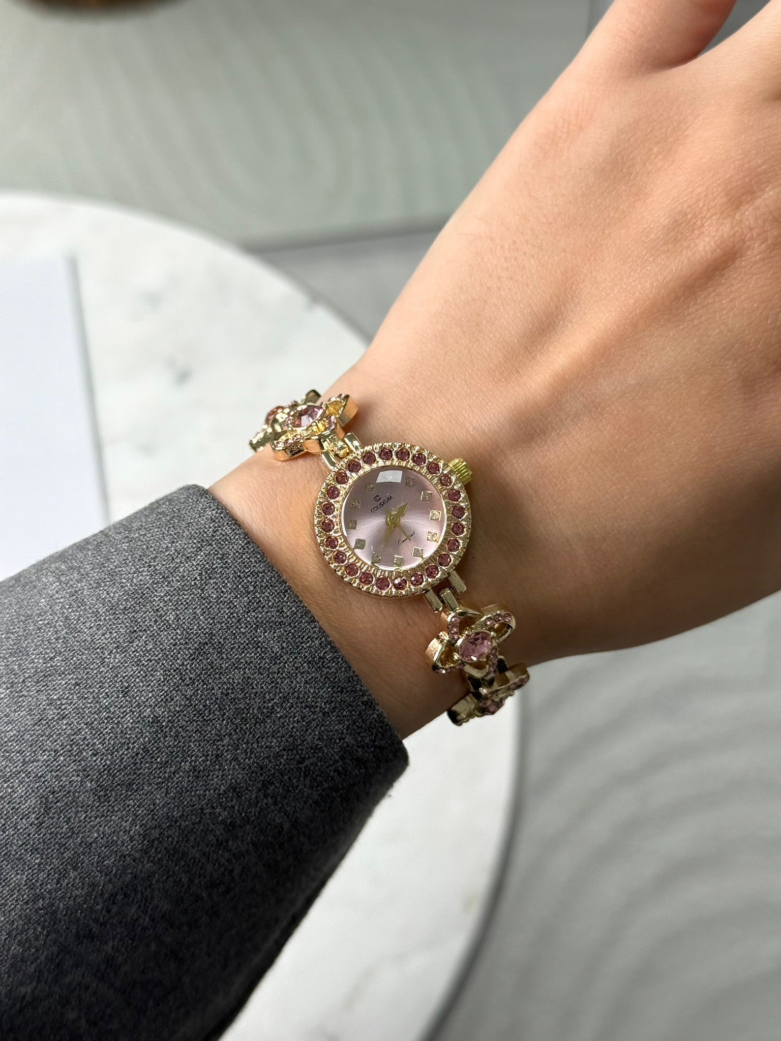 Blom Çiçek Detaylı Taşlı Kordon Kadın Kol Saati Gold (Pembe Kadran Pembe Taşlar)