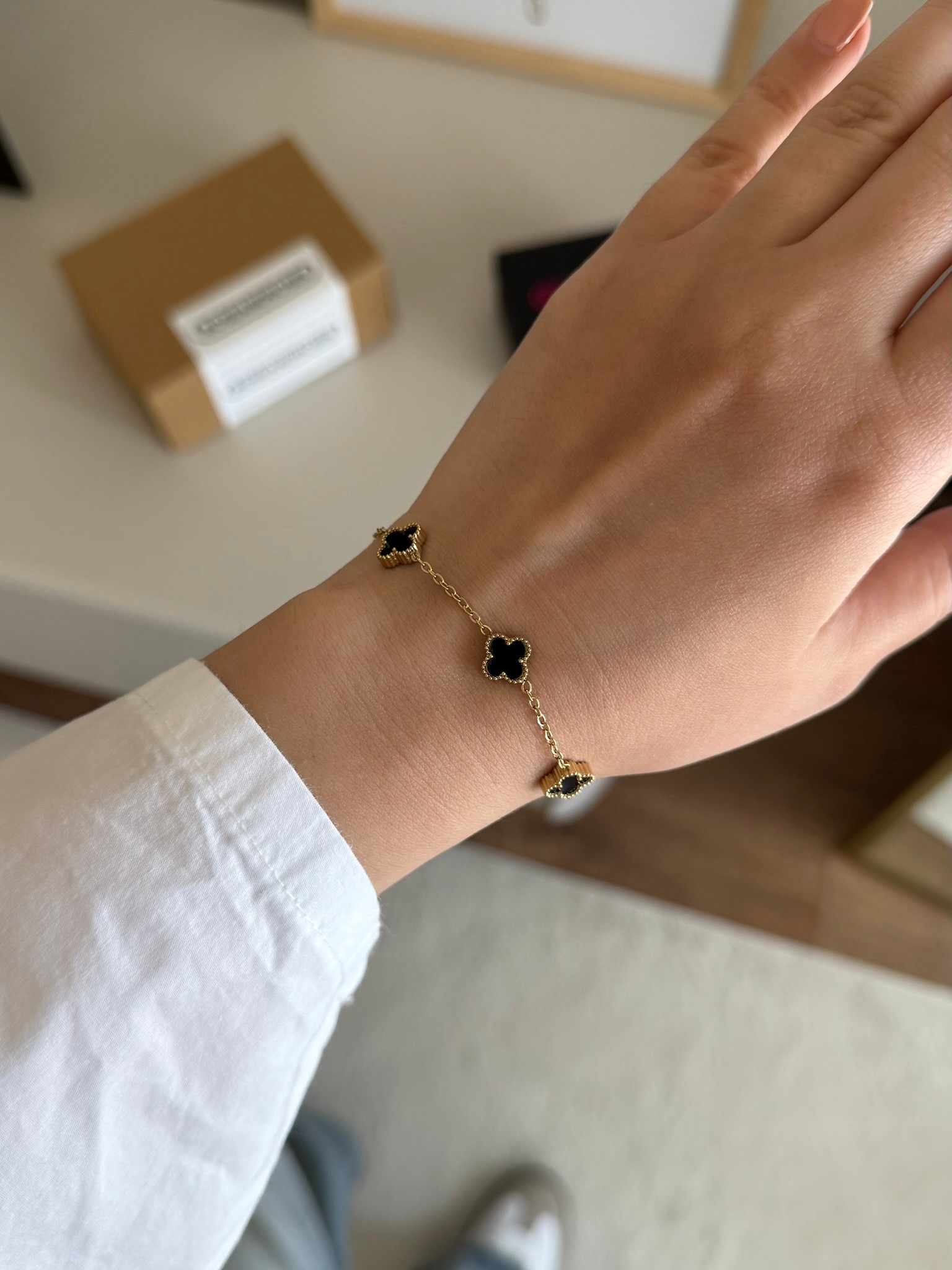 VC Orta Boy Orijinal Model Bileklik Gold Siyah