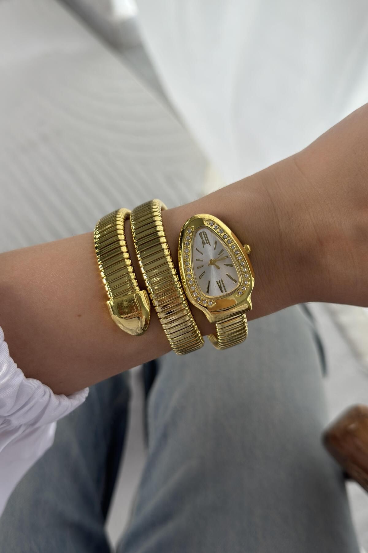 Snake Sarmal Model Kadın Kol Saati Gold Renk (Beyaz Kadran)