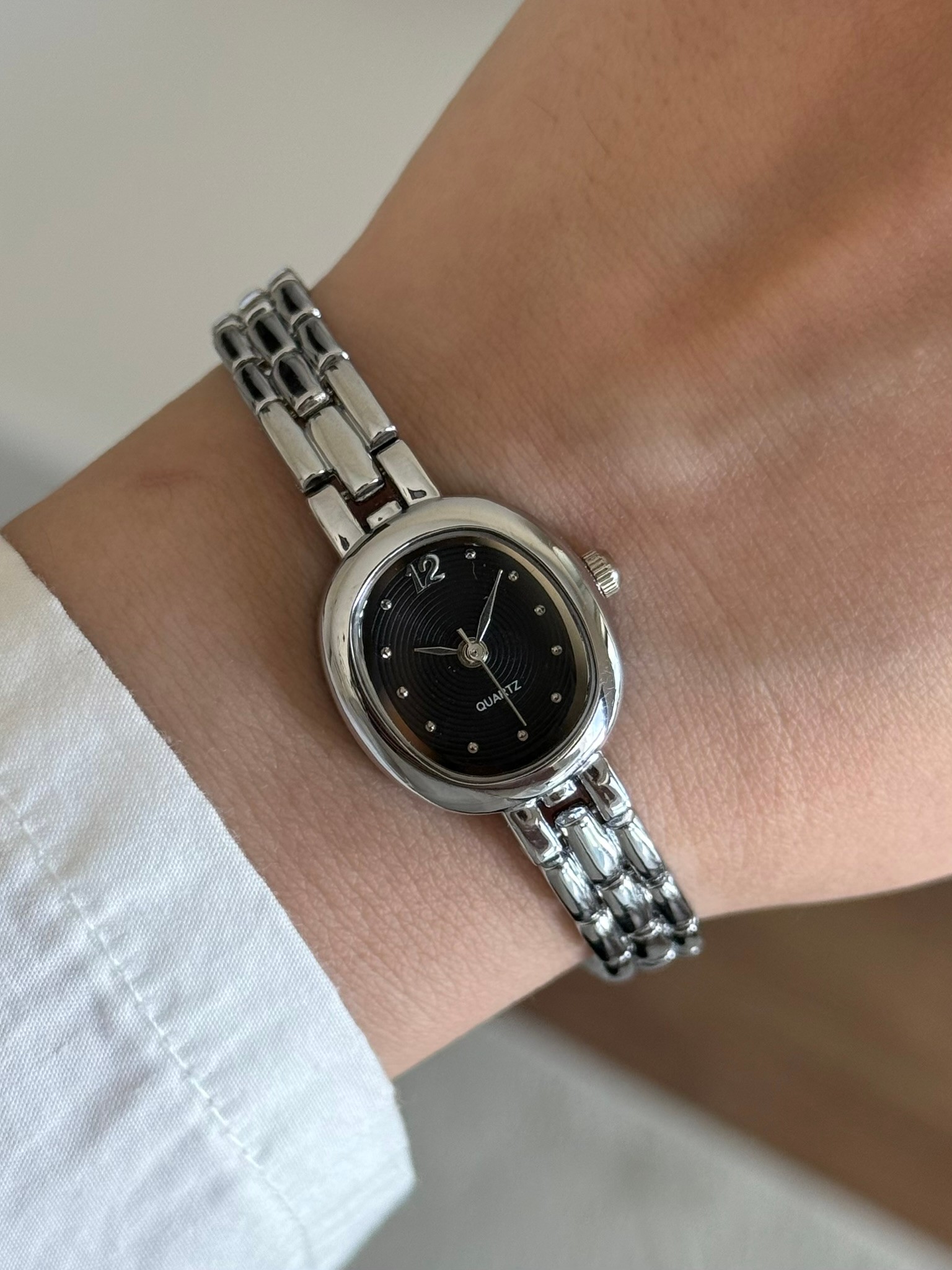 Damie Minimal Vintage Model Kadın Kol Saati Gümüş (Siyah Kadran)