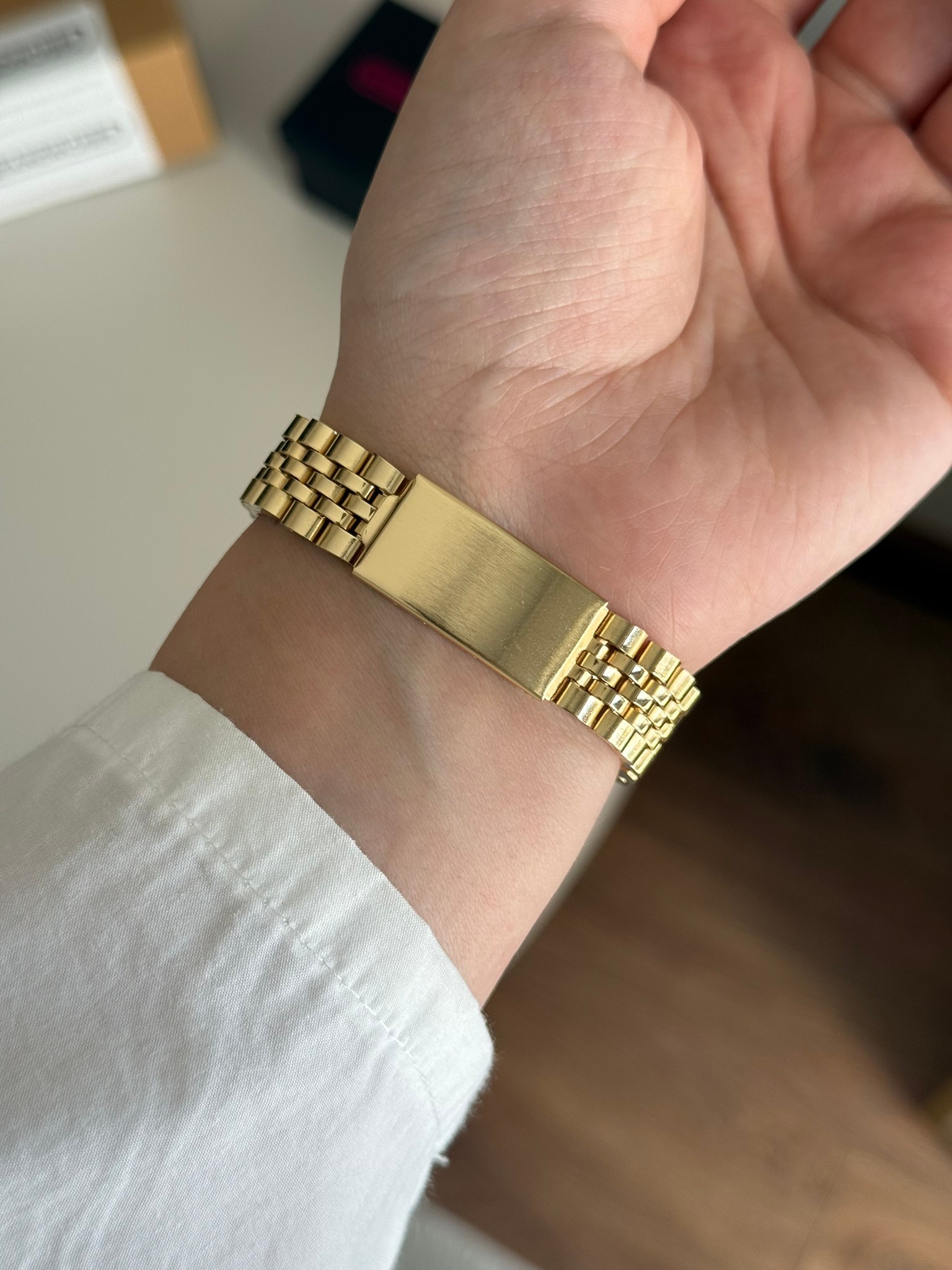 Rolven Yuvarlak Tırtıklı Kasa Kadın Kol Saati Gold (Beyaz Kadran)