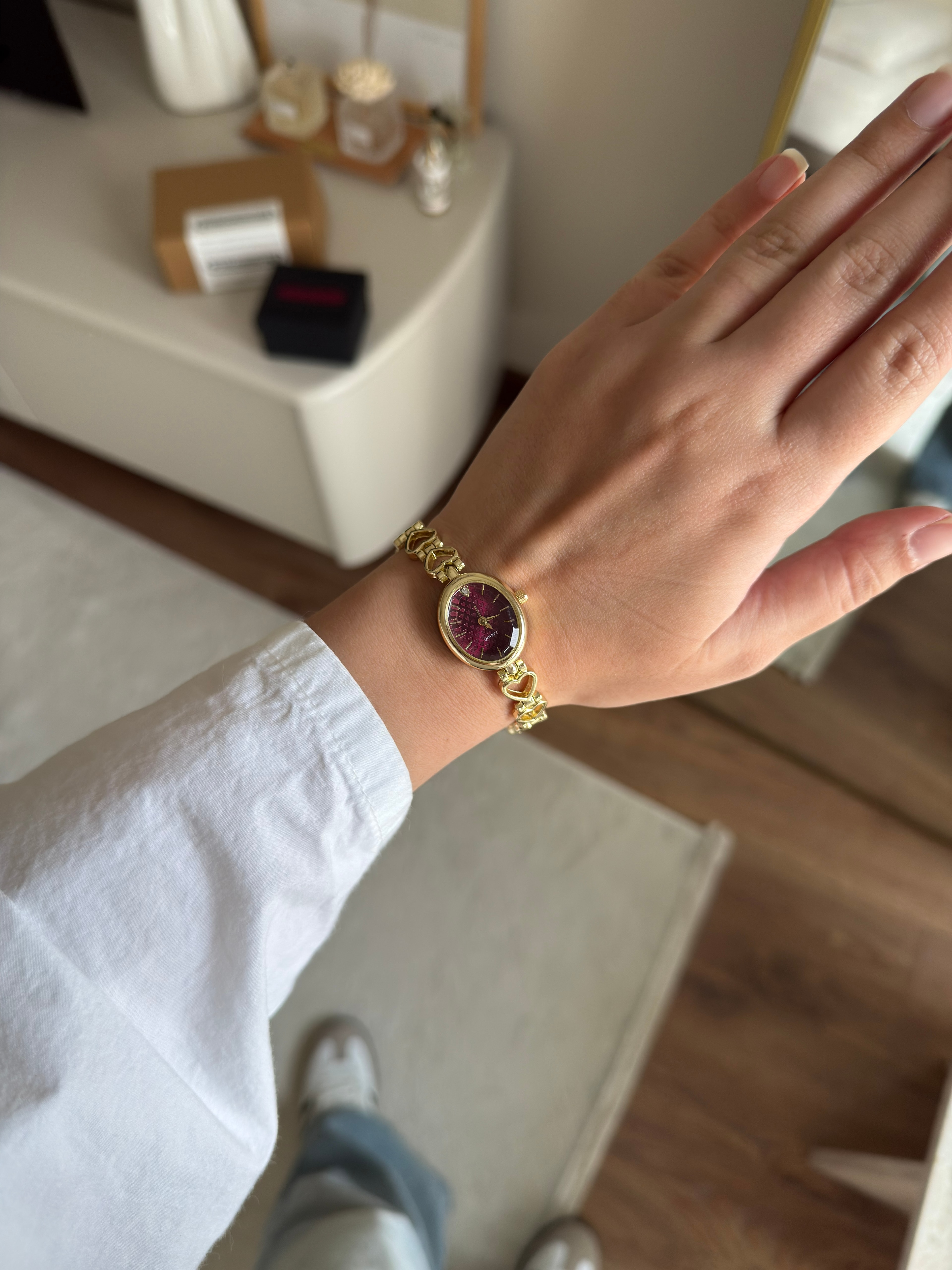Heartles Kalp Detaylı Minimal Kadın Kol Saati Gold (Bordo Kadran)