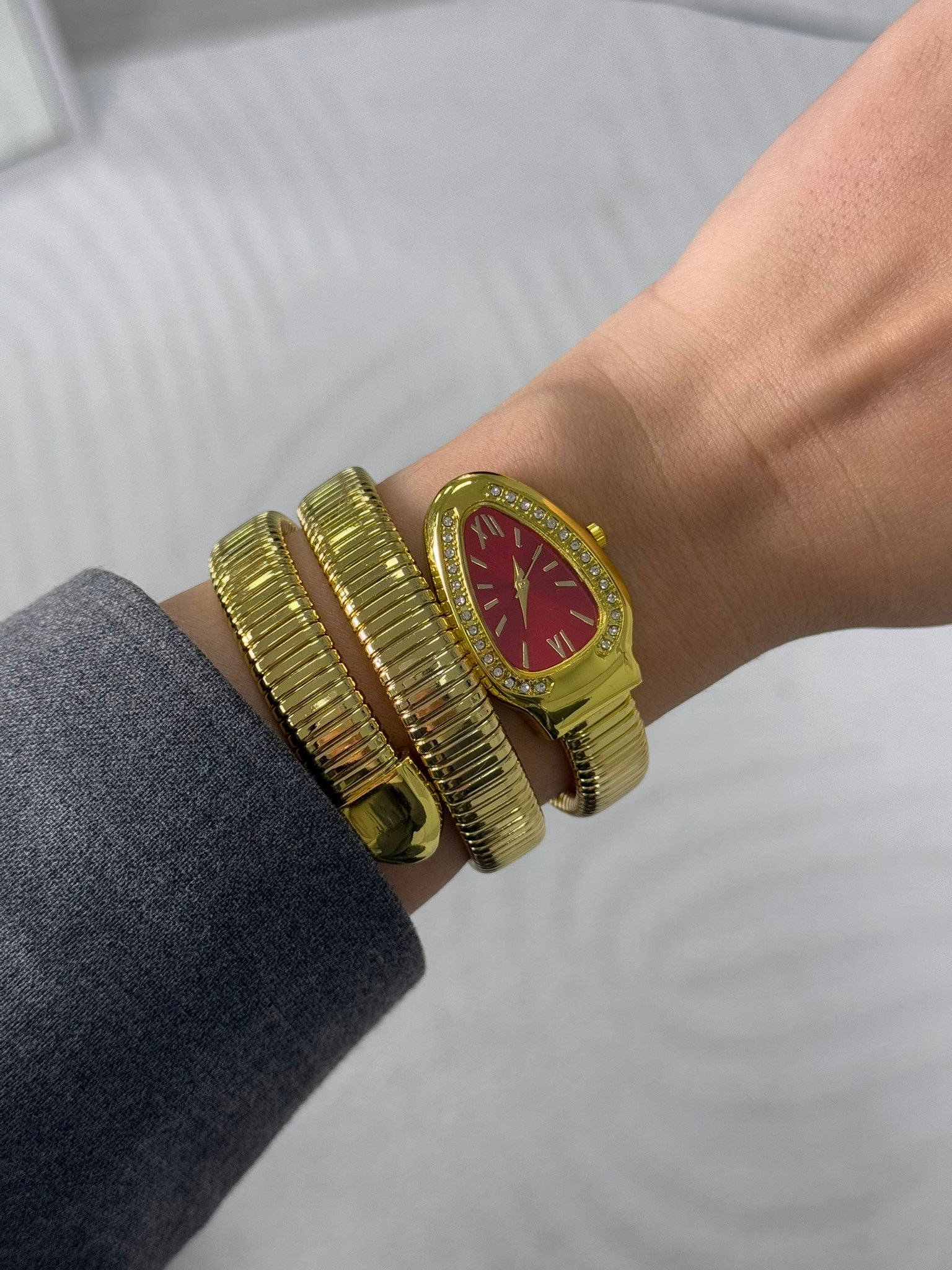 Snake Sarmal Model Kadın Kol Saati Gold Renk (Kırmızı Kadran)