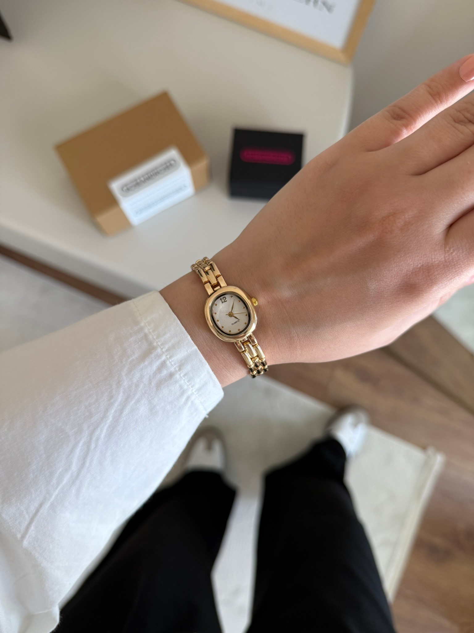 Damie Minimal Vintage Model Kadın Kol Saati Gold (Beyaz Kadran)