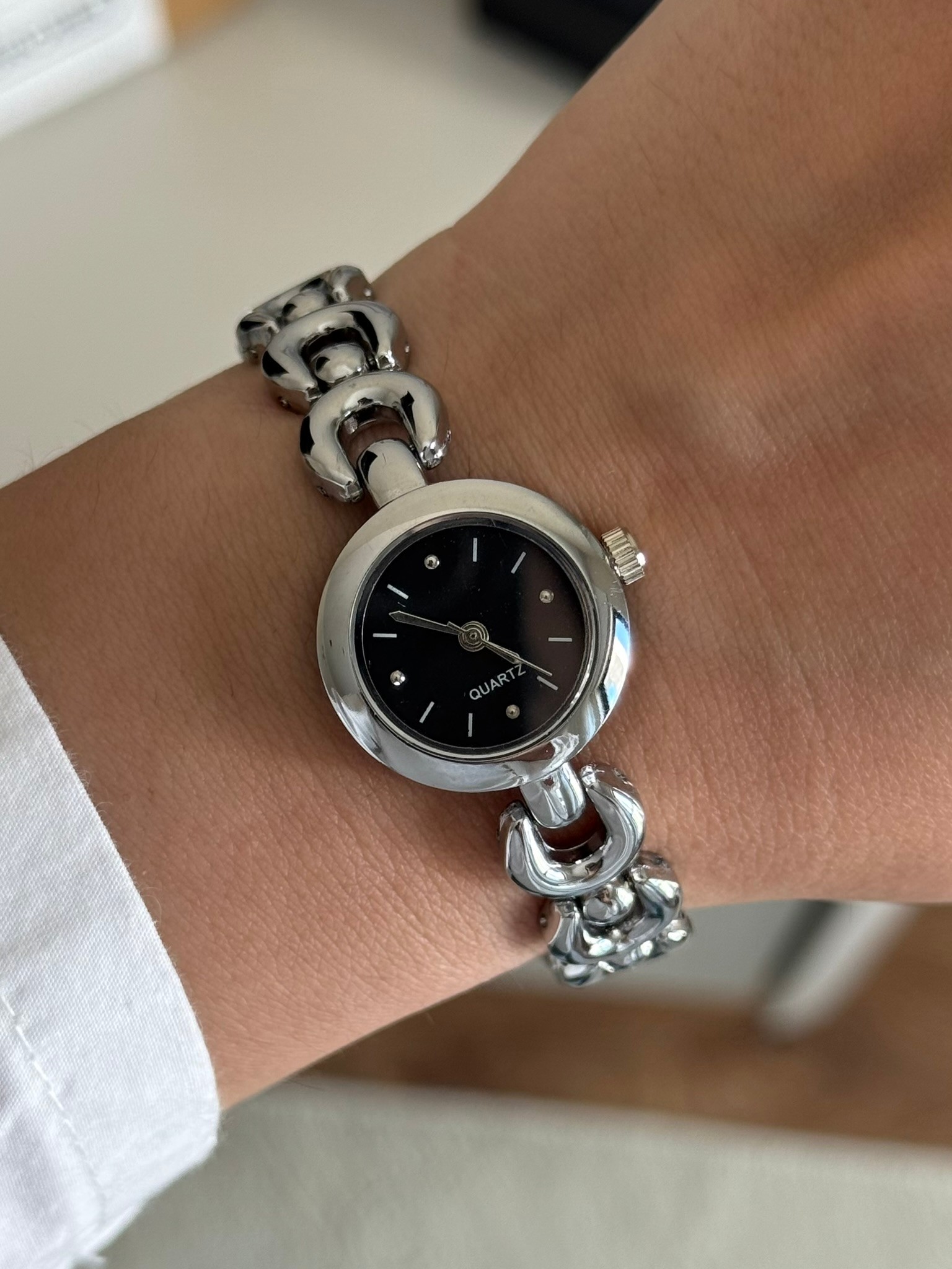 Helix Vintage Model Yeni Sezon Kadın Kol Saati Gümüş (Siyah Kadran)