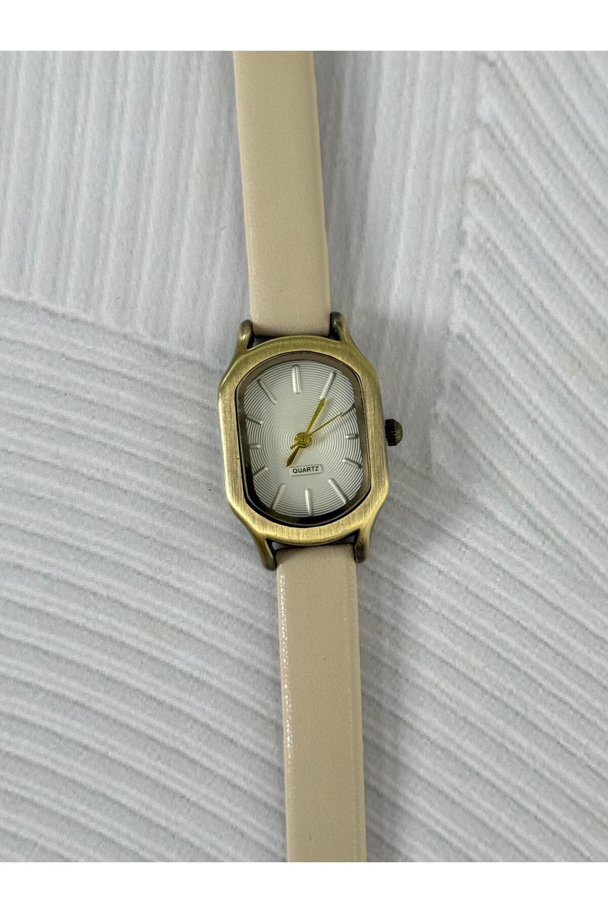 Mia Özel Seri Kadın Oval Kasa Deri Minimal Vintage Yeni Sezon Eskitme Çerçeve Kol Saati Krem