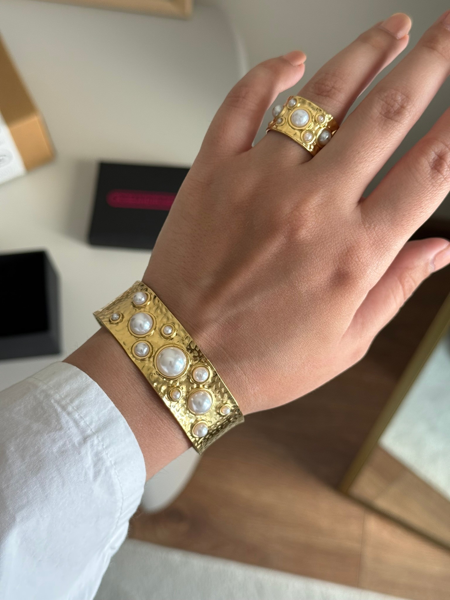 Geniş İnci Detaylı Pinterest Bileklik ve Yüzük Seti Gold