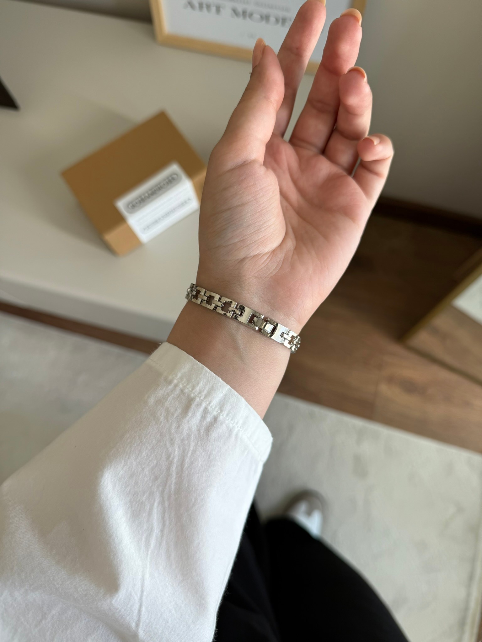 Velveta Yuvarlak Kasa Kadın Kol Saati Gümüş (Mavi Kadran)