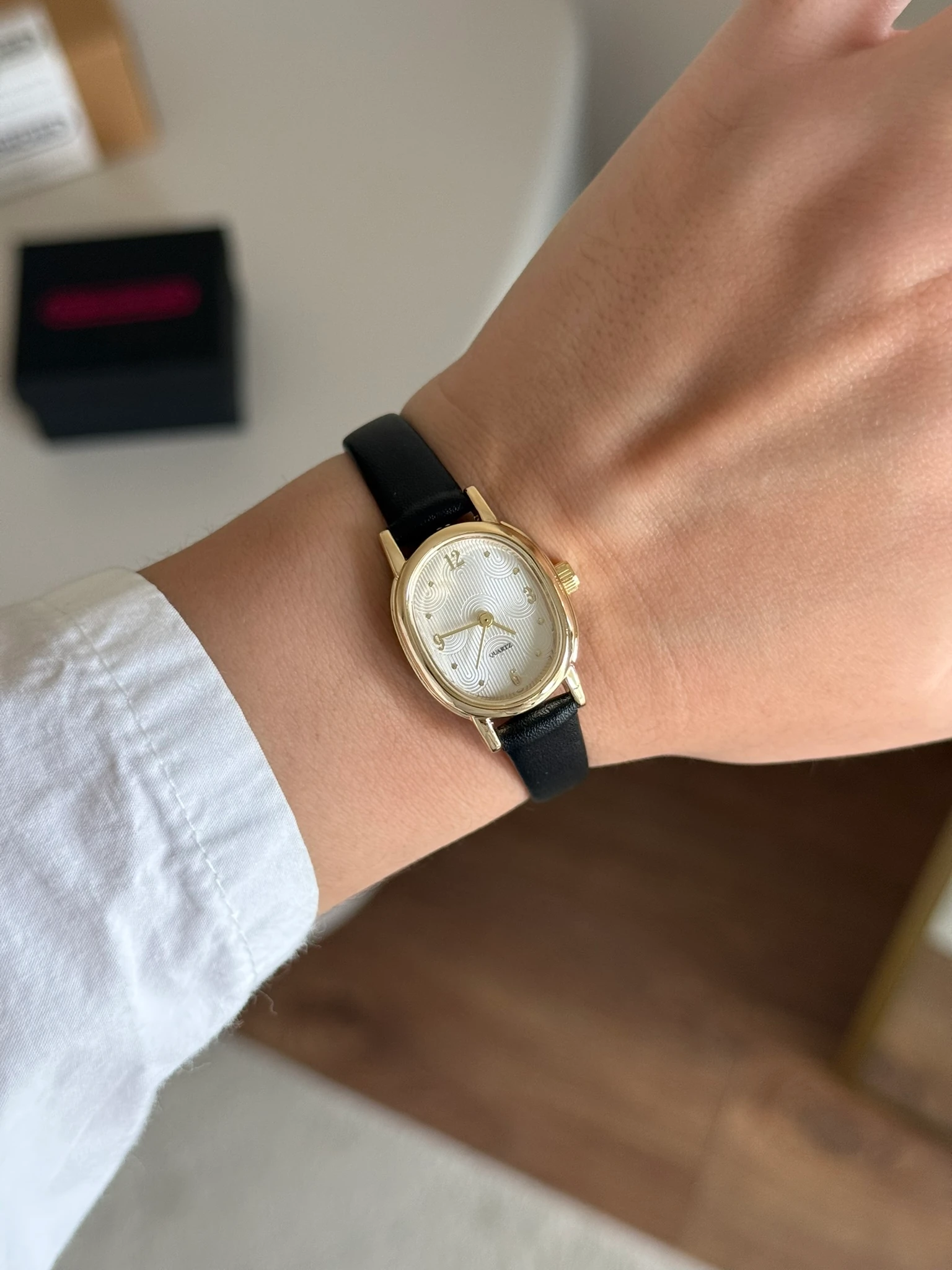 Pabel Minimal Deri Kayış Kadın Kol Saati - Siyah-Gold Kasa