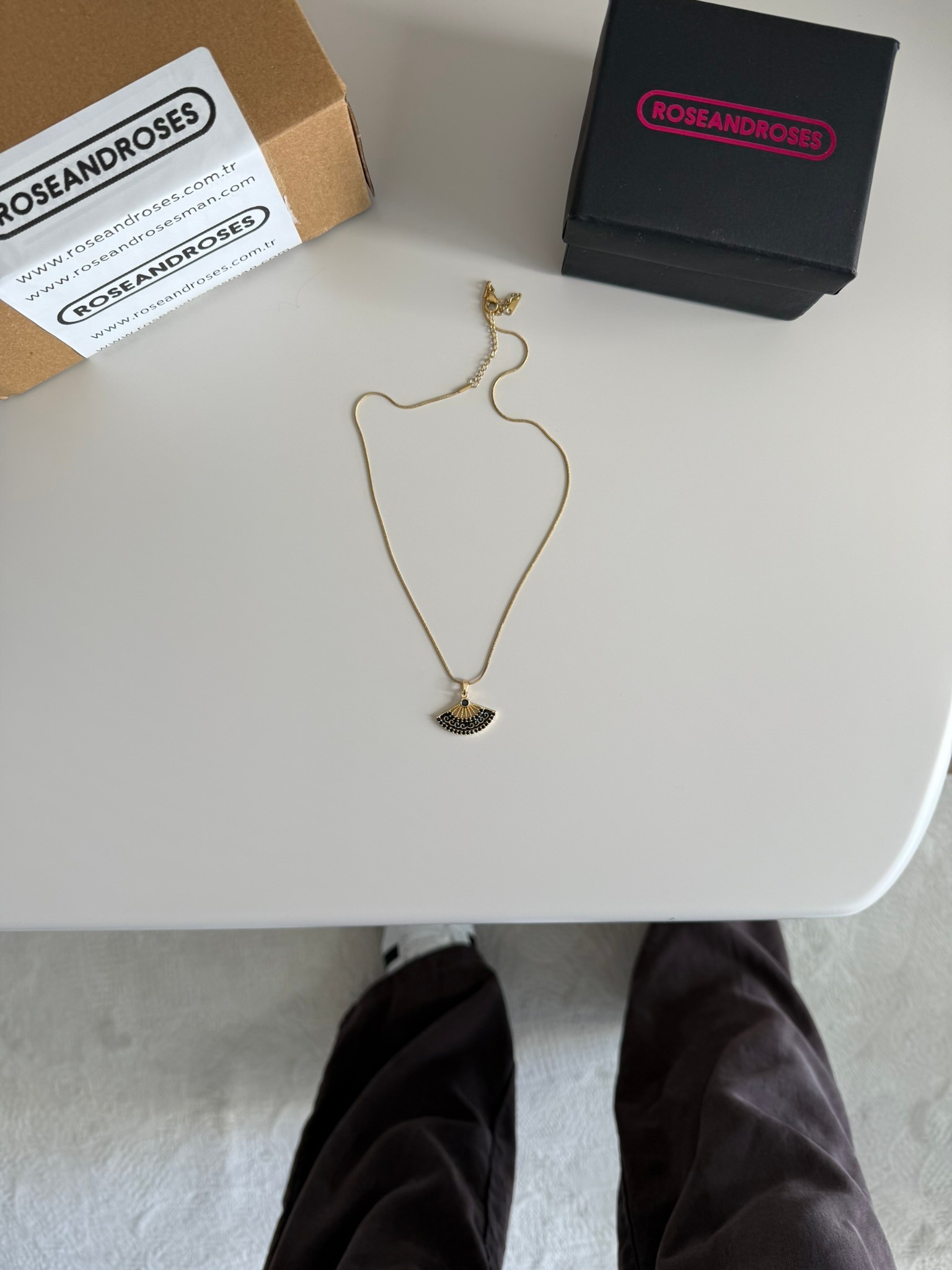 Yelpaze Trend Kolye Gold Siyah