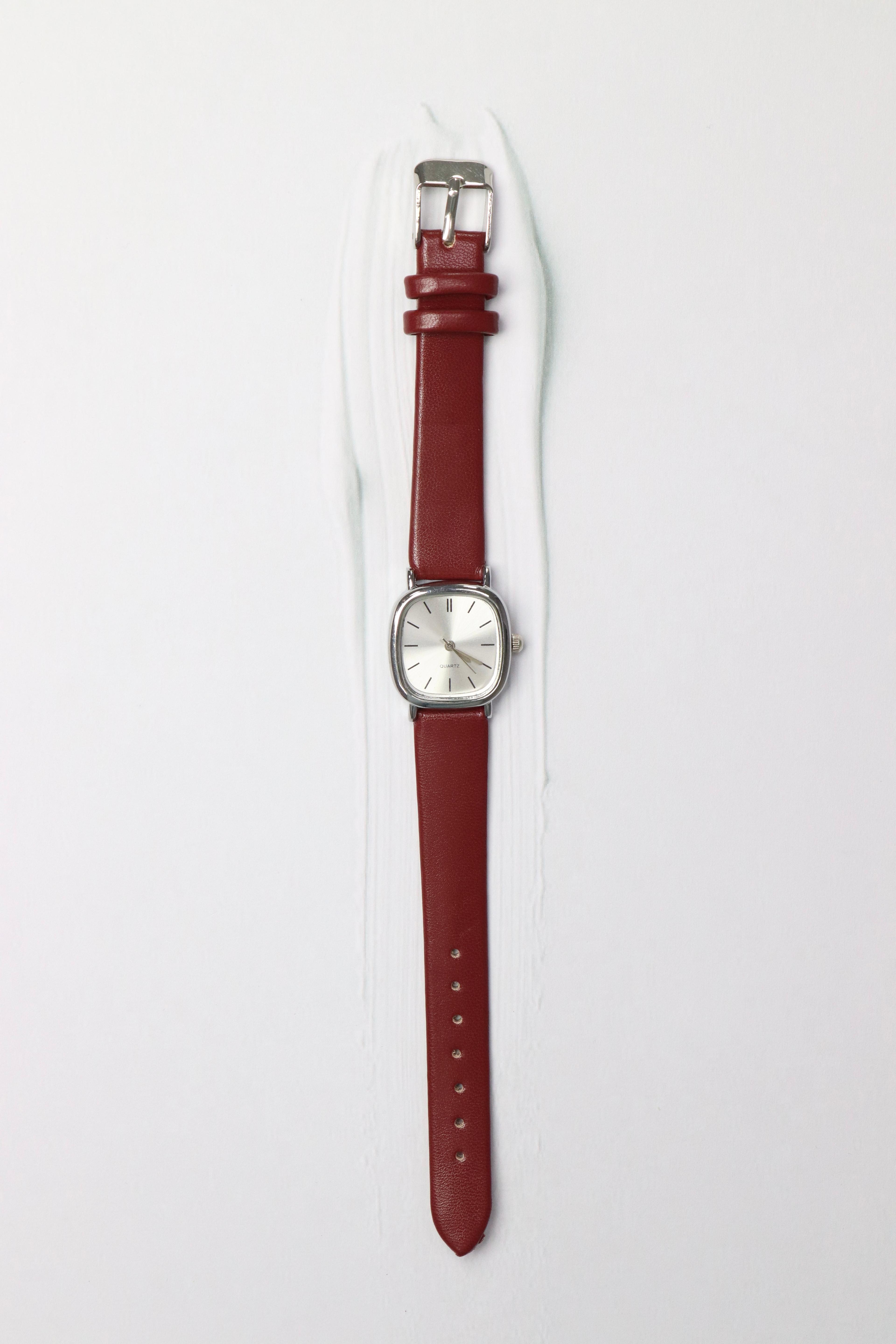 Tiny Minimal Deri Kayış Vintage Kadın Kol Saati Gümüş Kasa Bordo Kordon