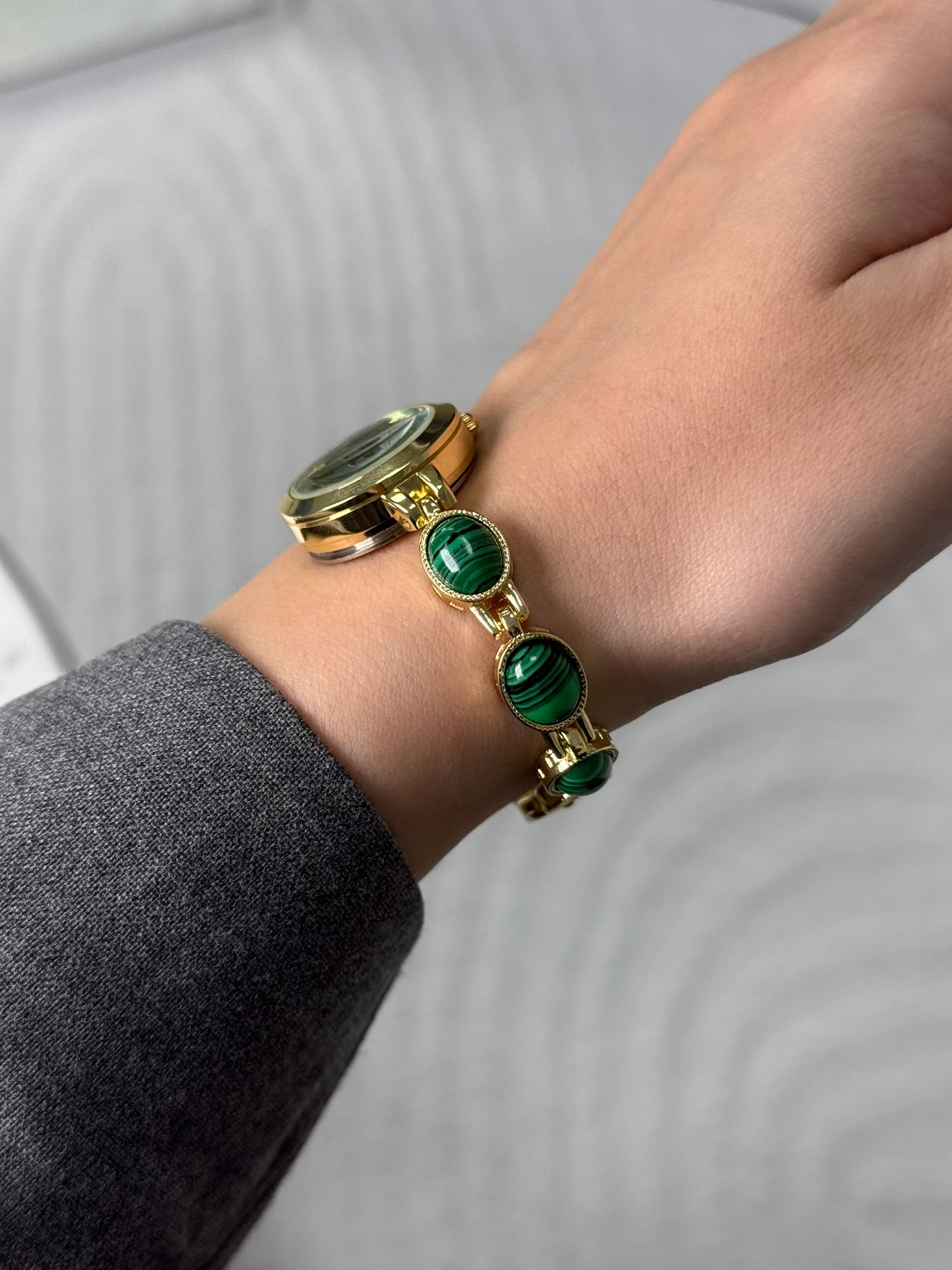Lucely Oval Taşlı Özel Tasarım Kadın Kol Saati Gold (Yeşil)