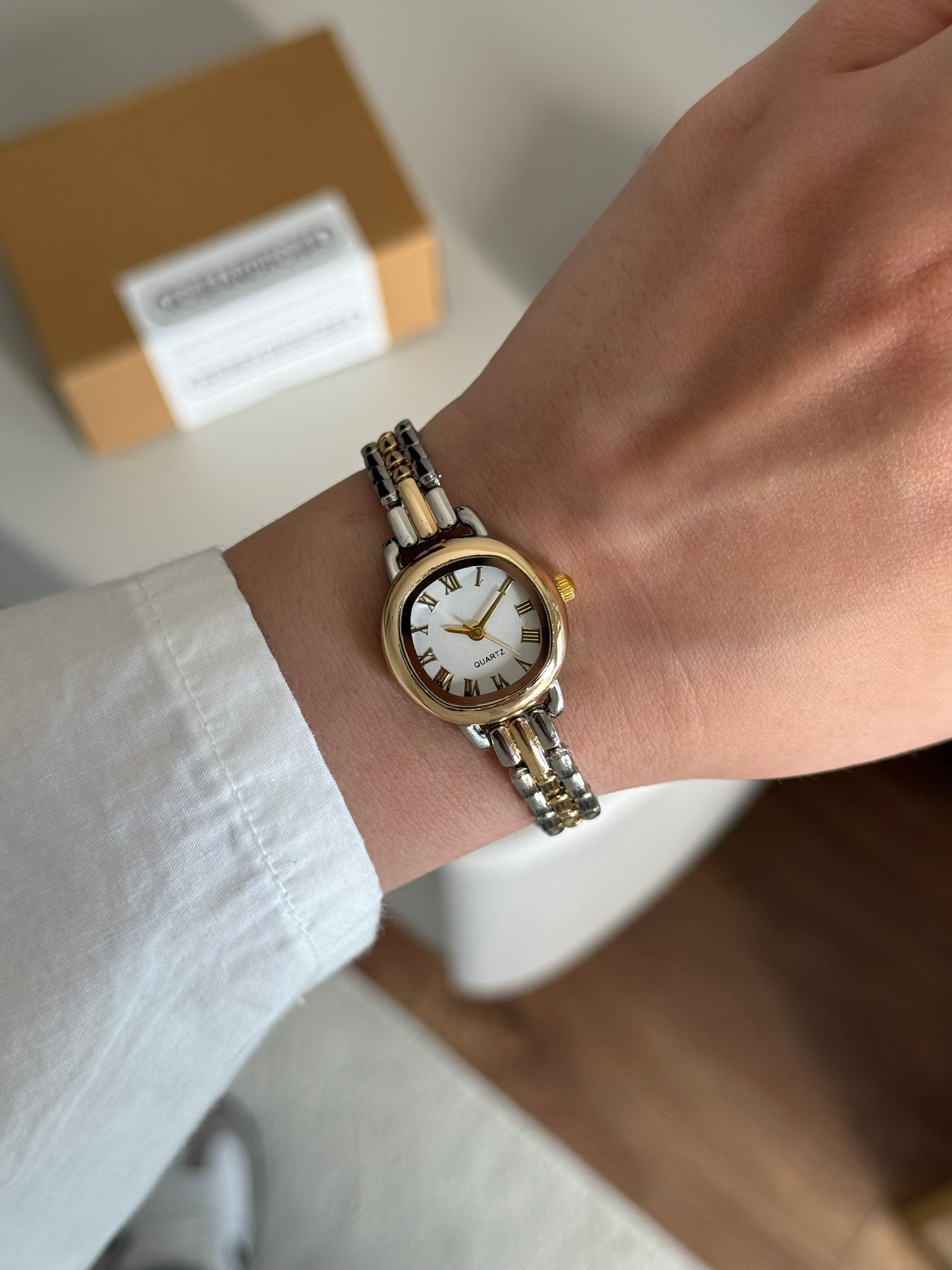 Cecilia Özel Vintage Seri İnce Kordon Kadın Kol Saati Gold-Gümüş (Beyaz Kadran)